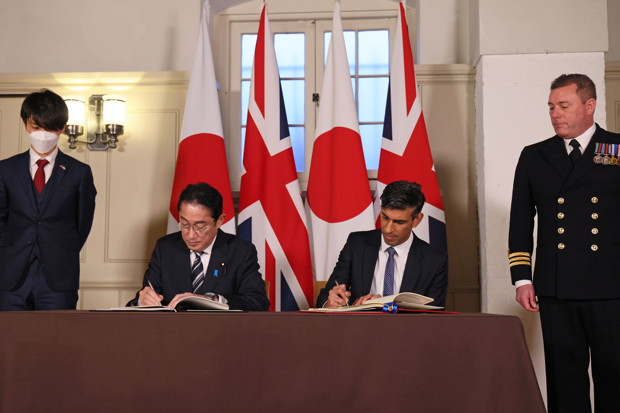 日英円滑化協定署名式１