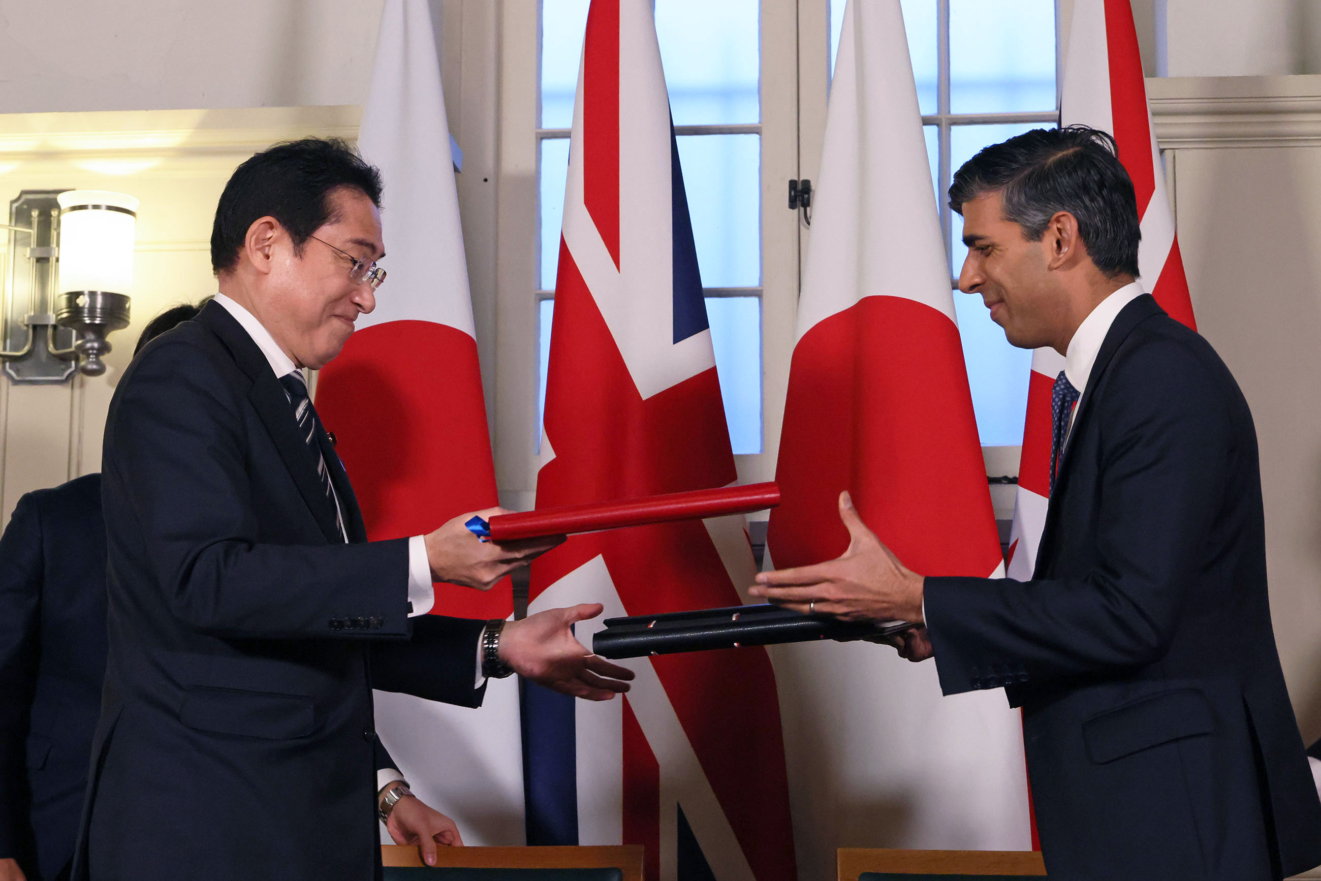 日英円滑化協定署名式２