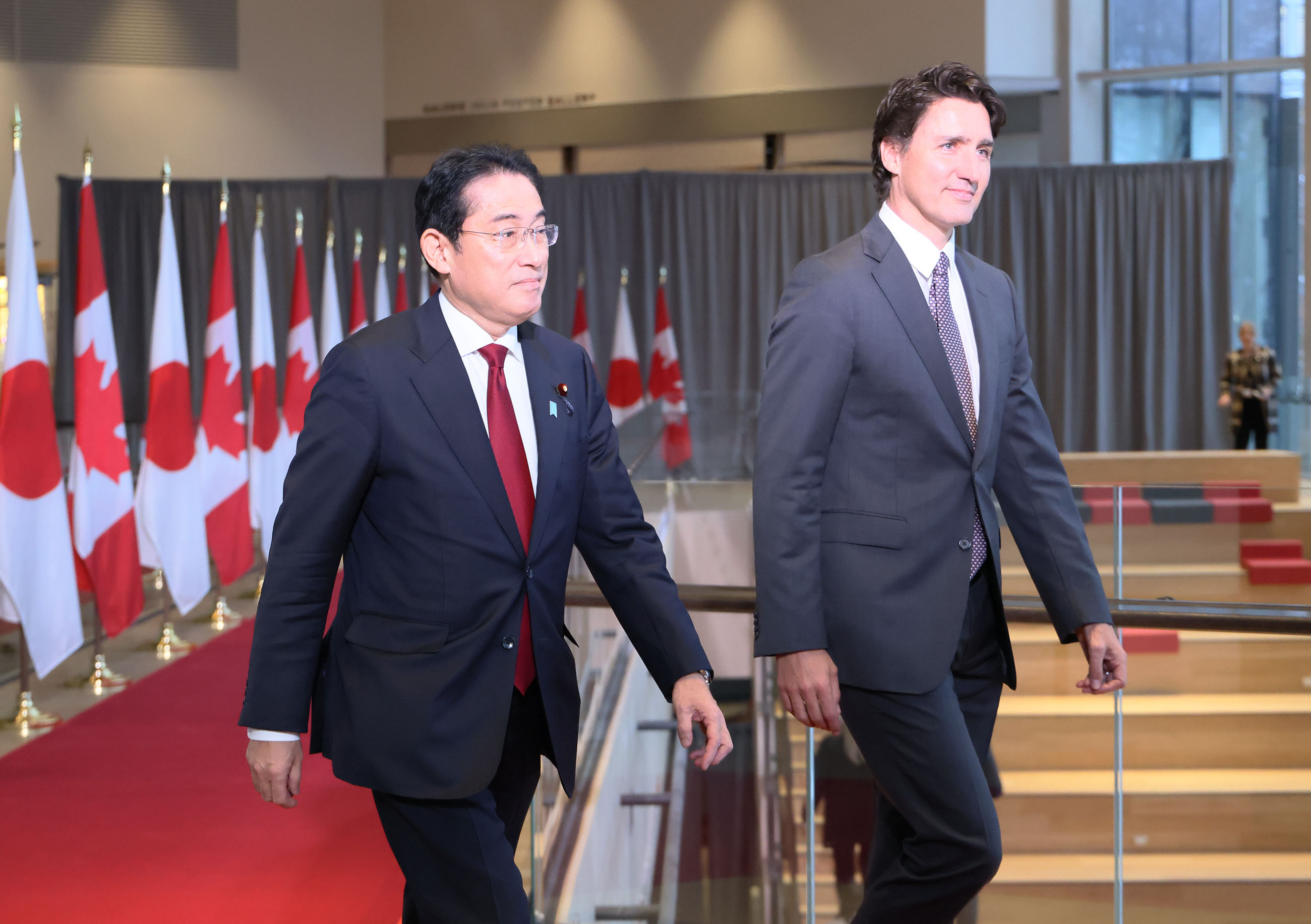 共同記者会見に臨む両首脳２