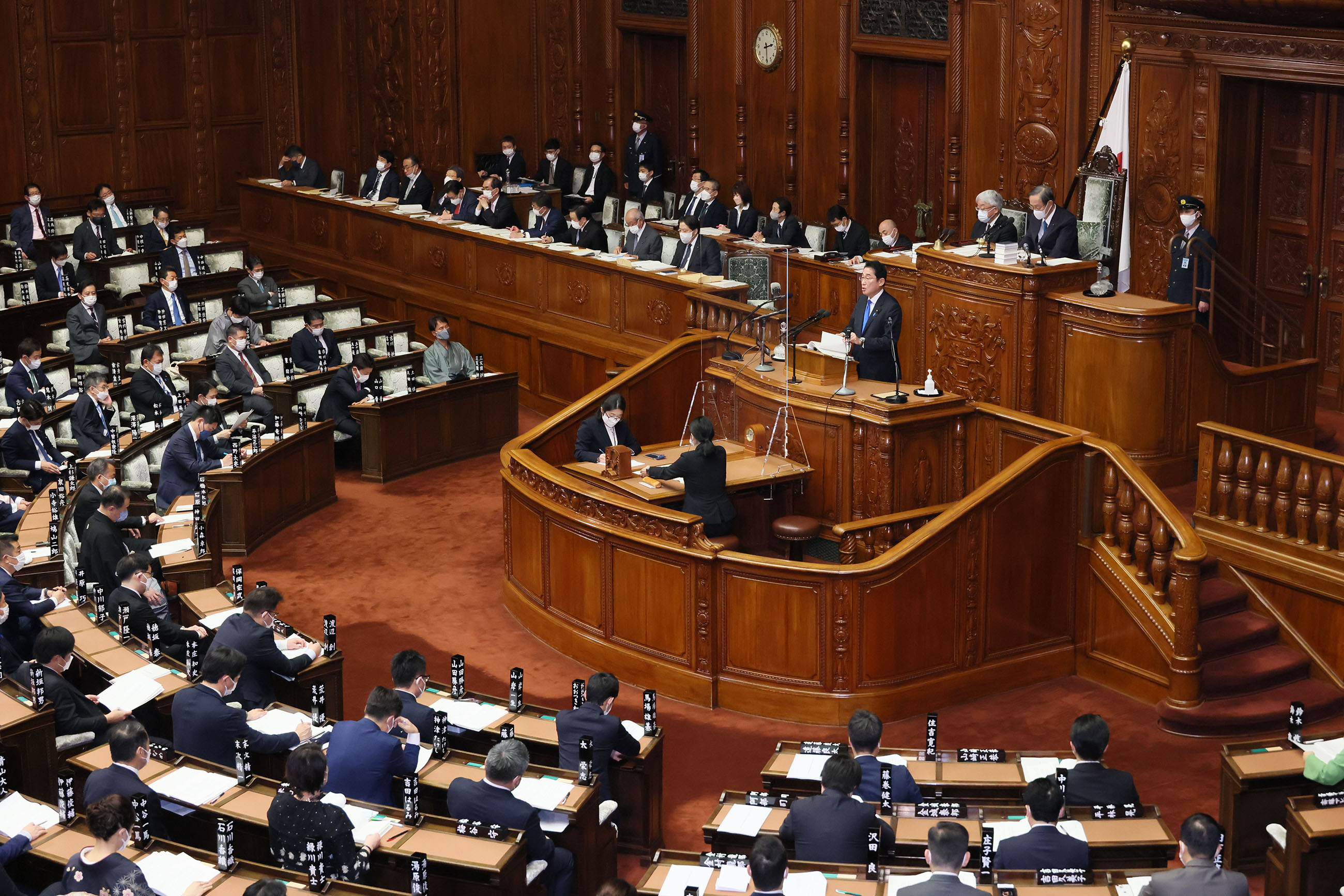 衆議院本会議で施政方針演説を行う岸田総理８