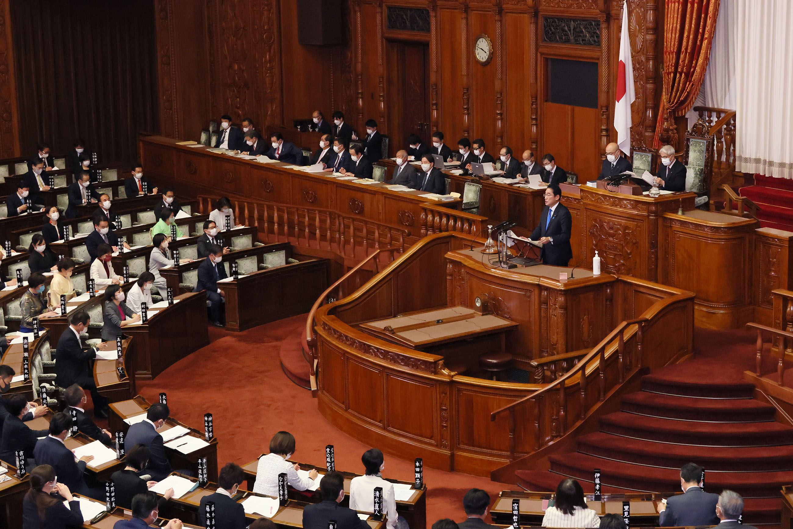 参議院本会議で施政方針演説を行う岸田総理８