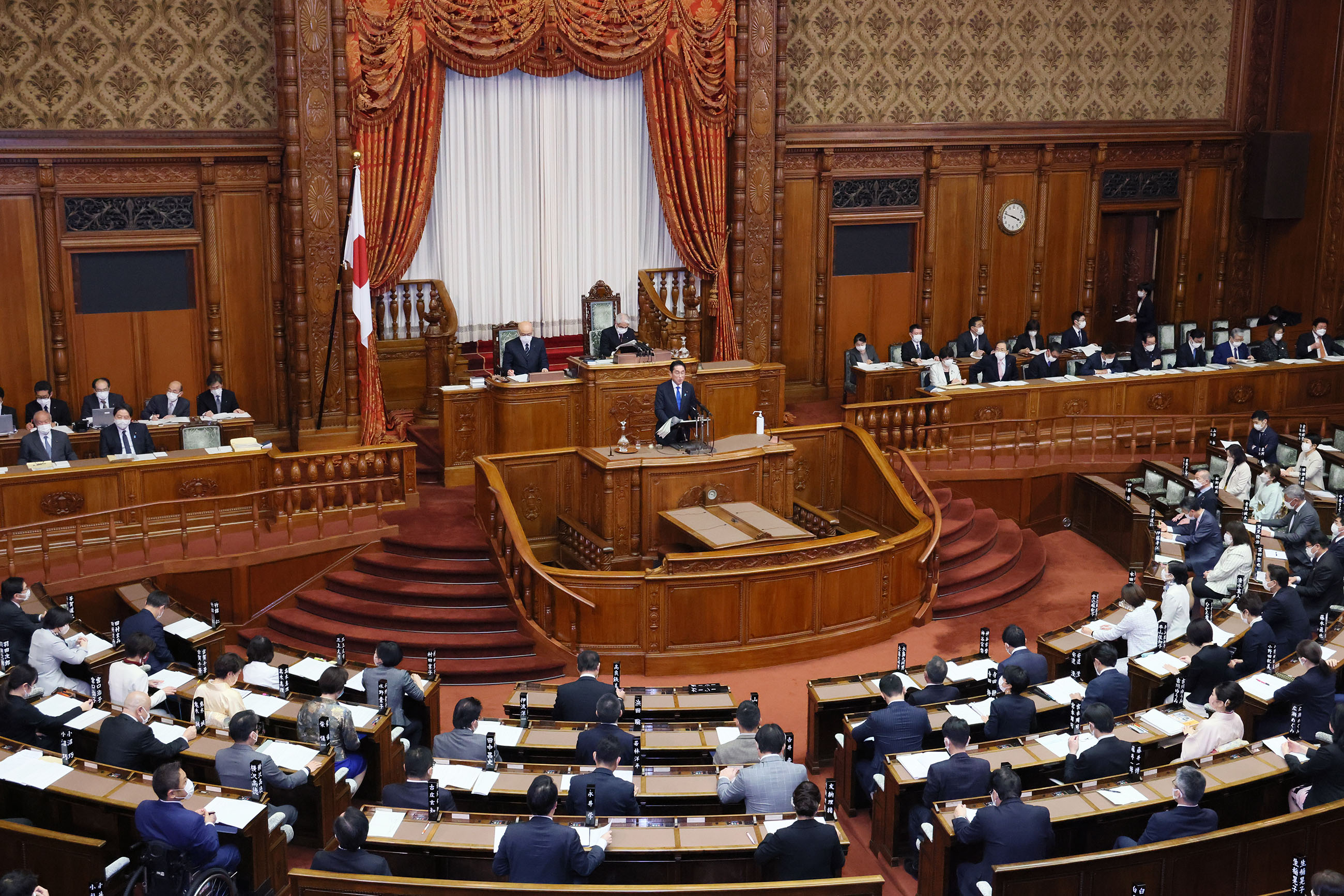 参議院本会議で施政方針演説を行う岸田総理９