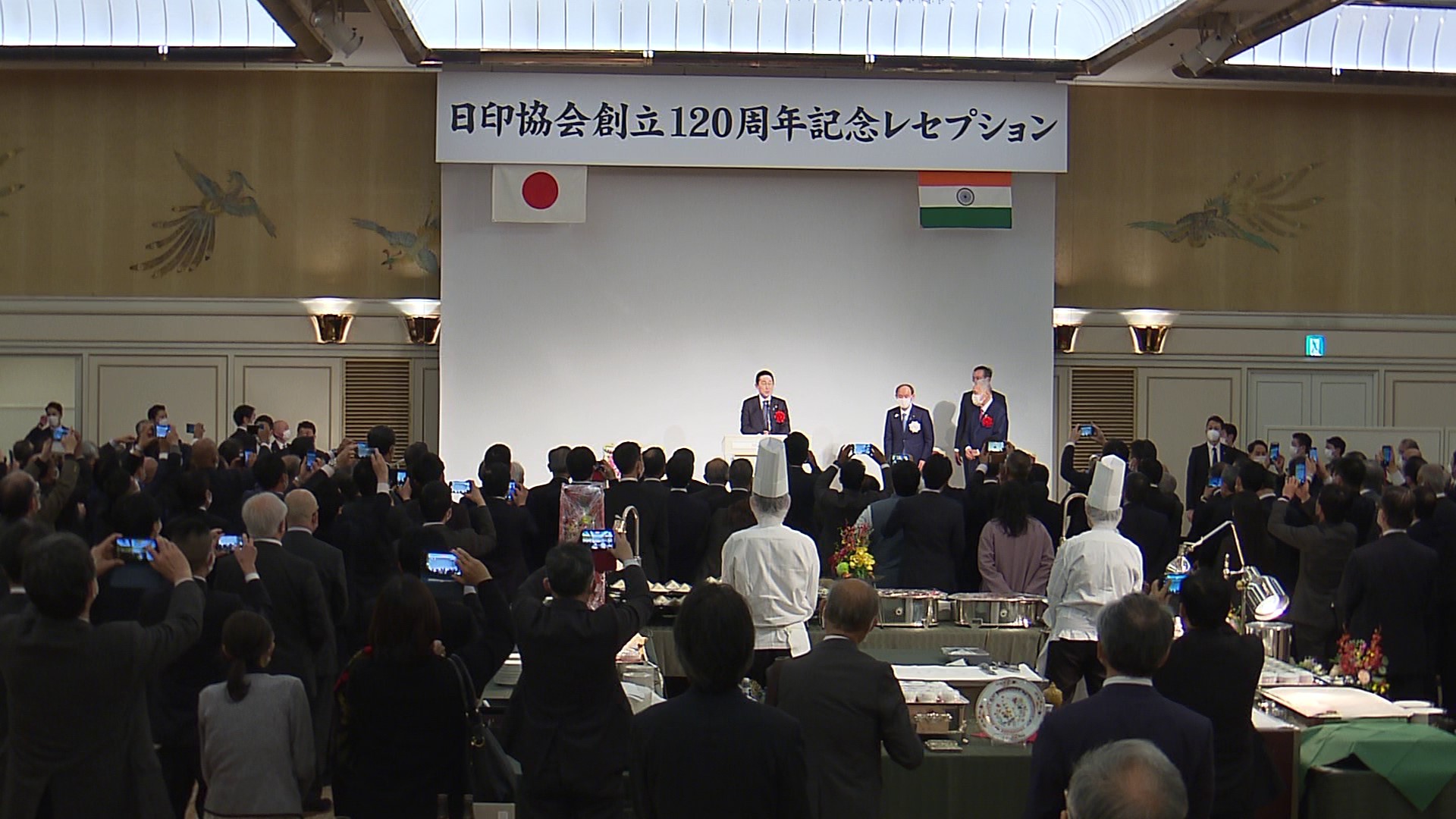 挨拶する岸田総理１