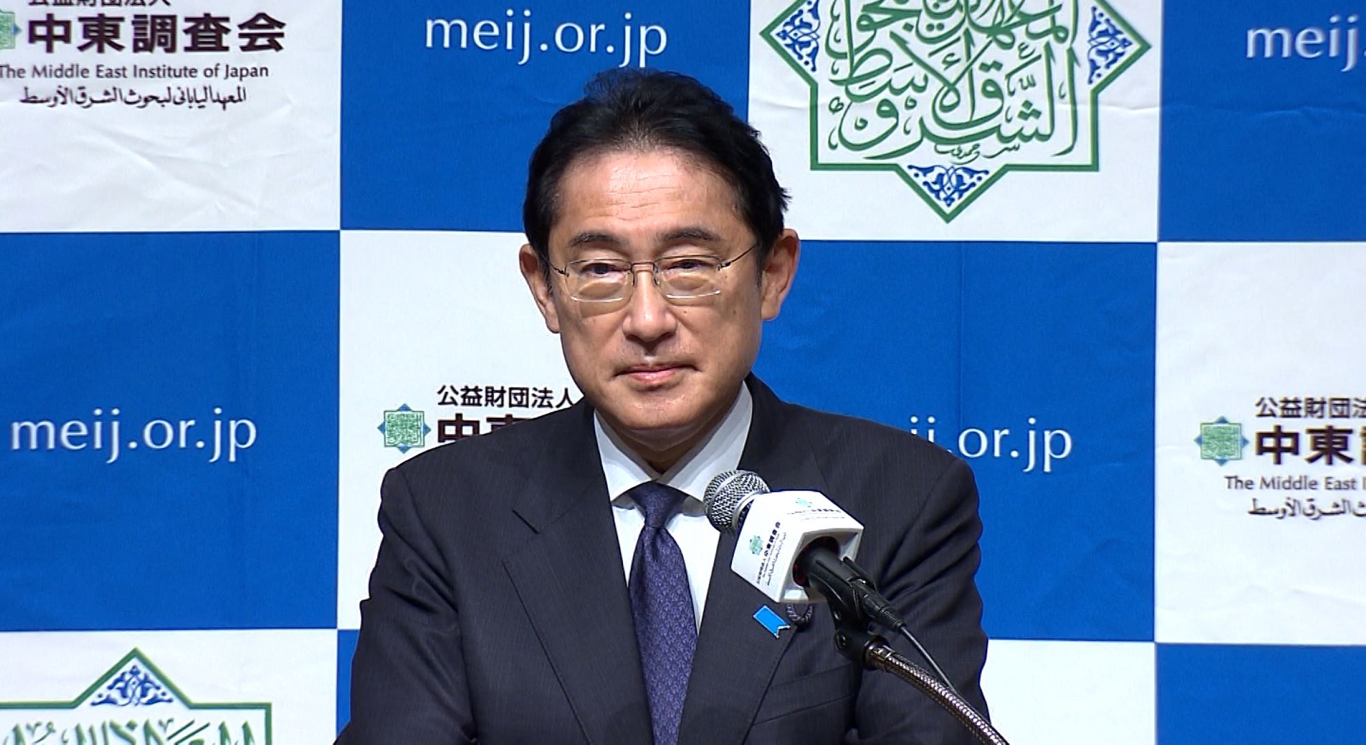 挨拶する岸田総理１