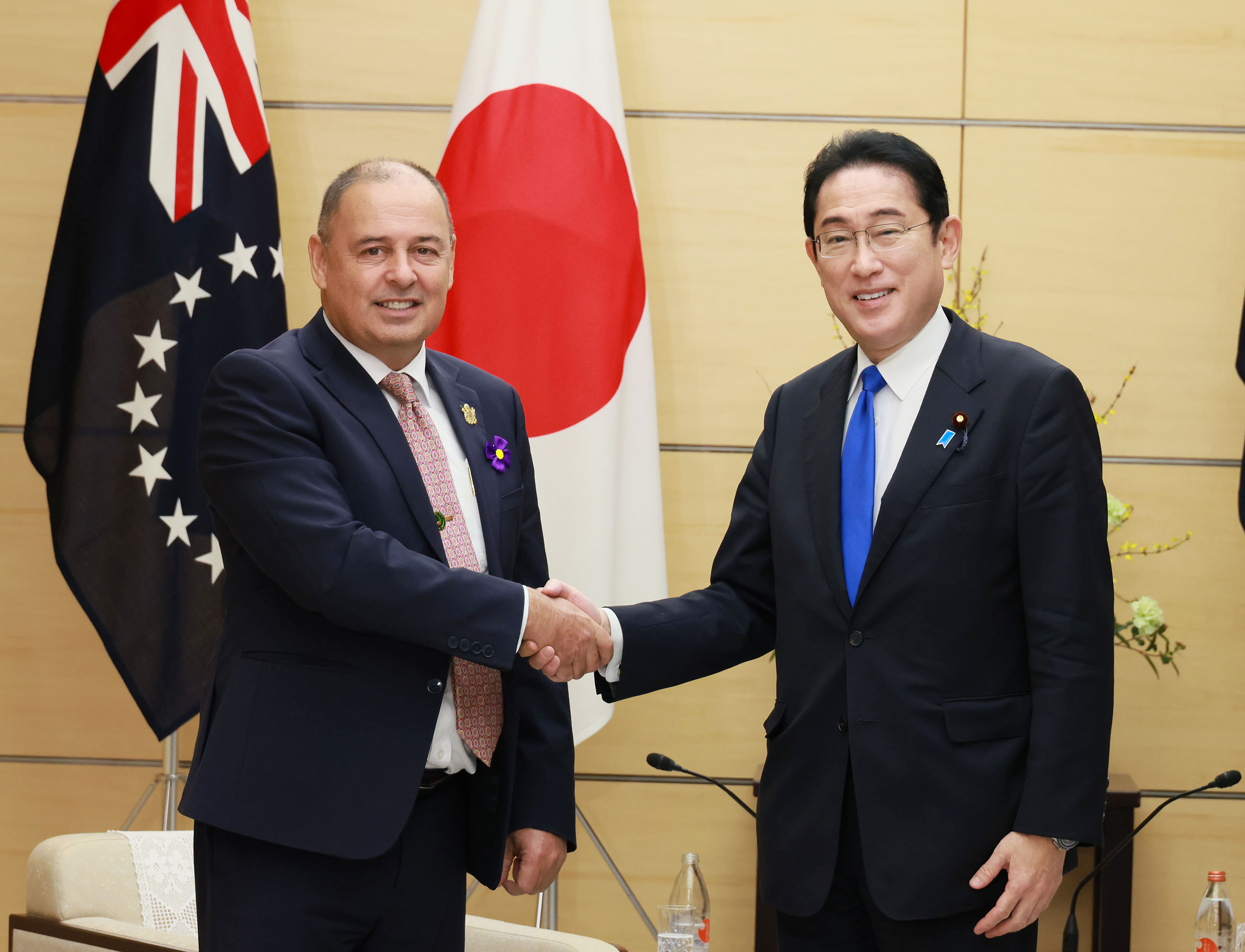 ブラウン・クック諸島首相と会談する岸田総理２