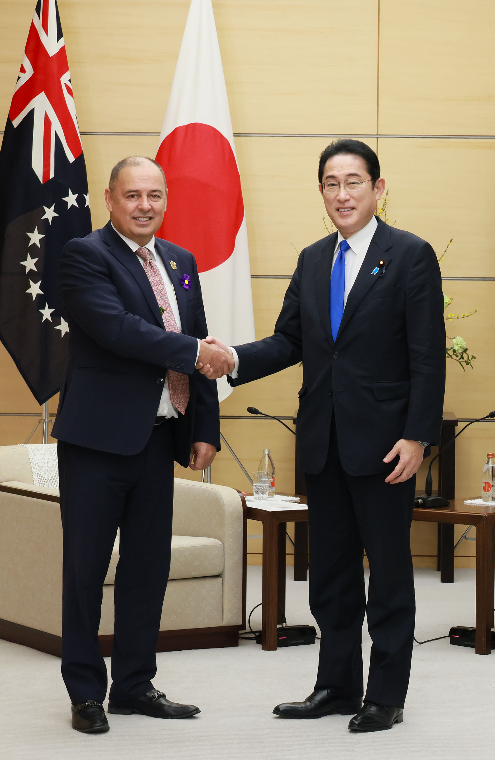 ブラウン・クック諸島首相と会談する岸田総理３