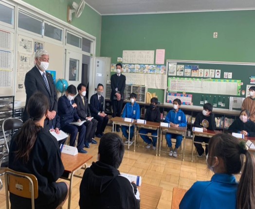 外国にルーツをもつ小学生と日本語で懇談