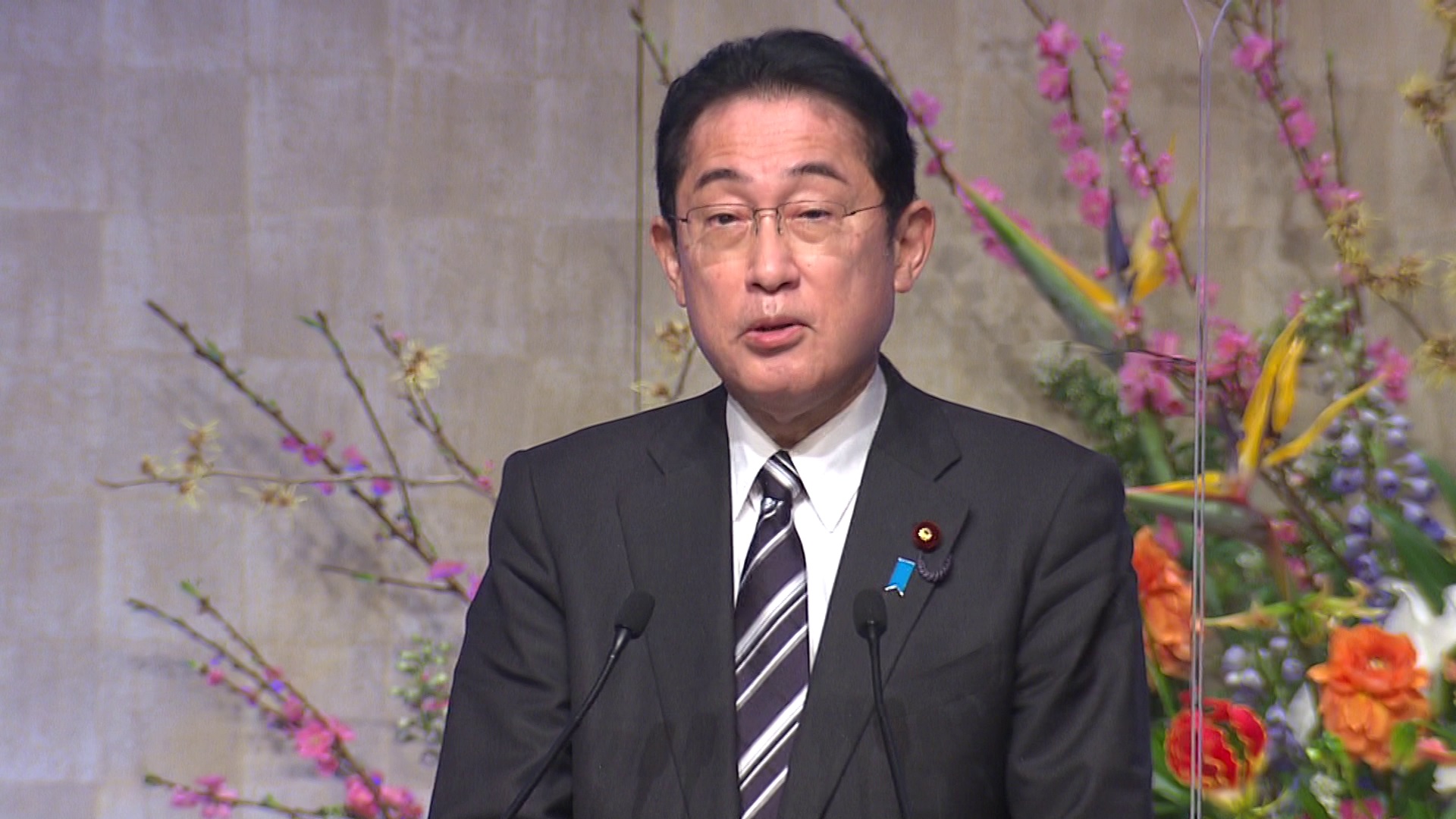 挨拶する岸田総理１
