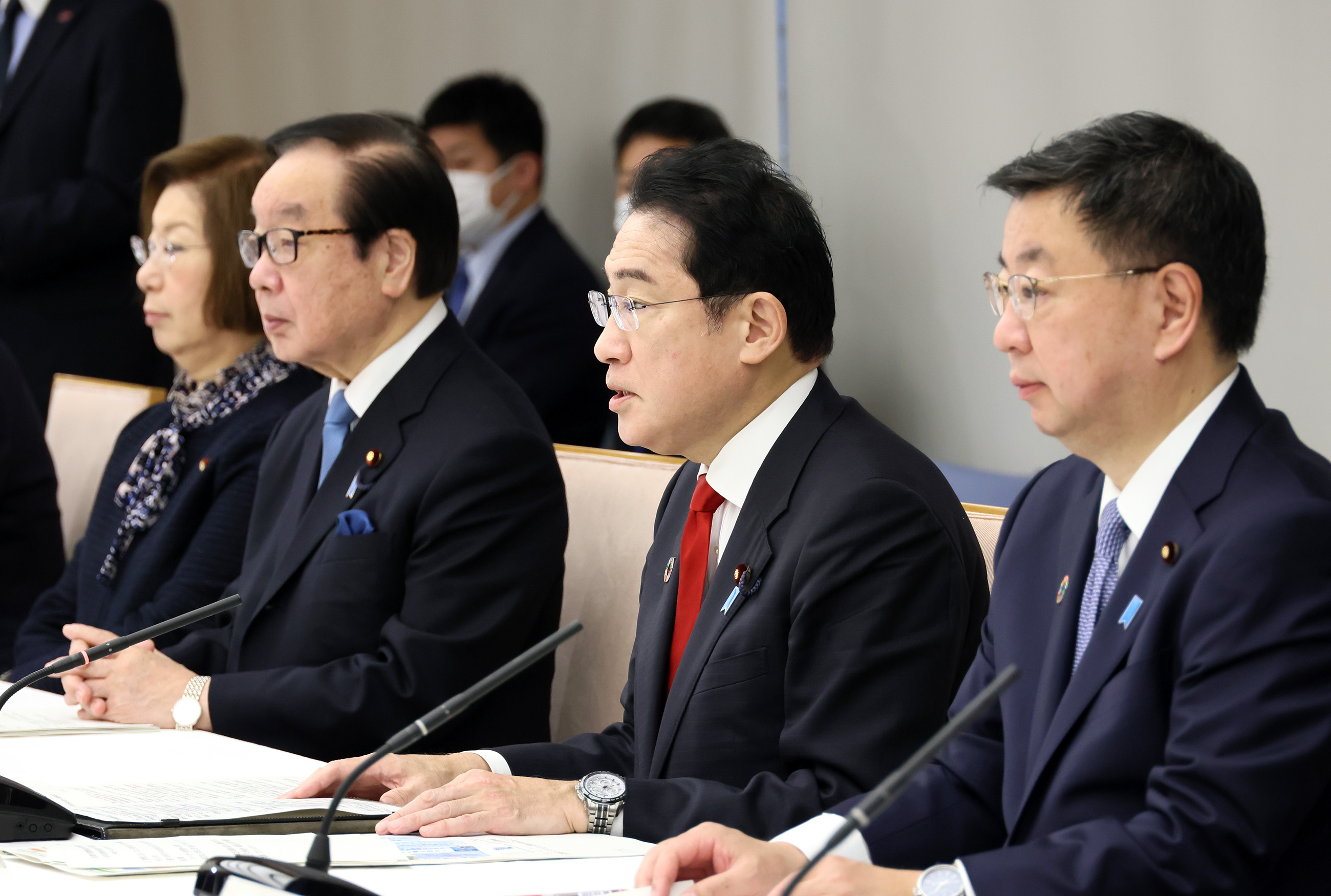 会議のまとめを行う岸田総理２