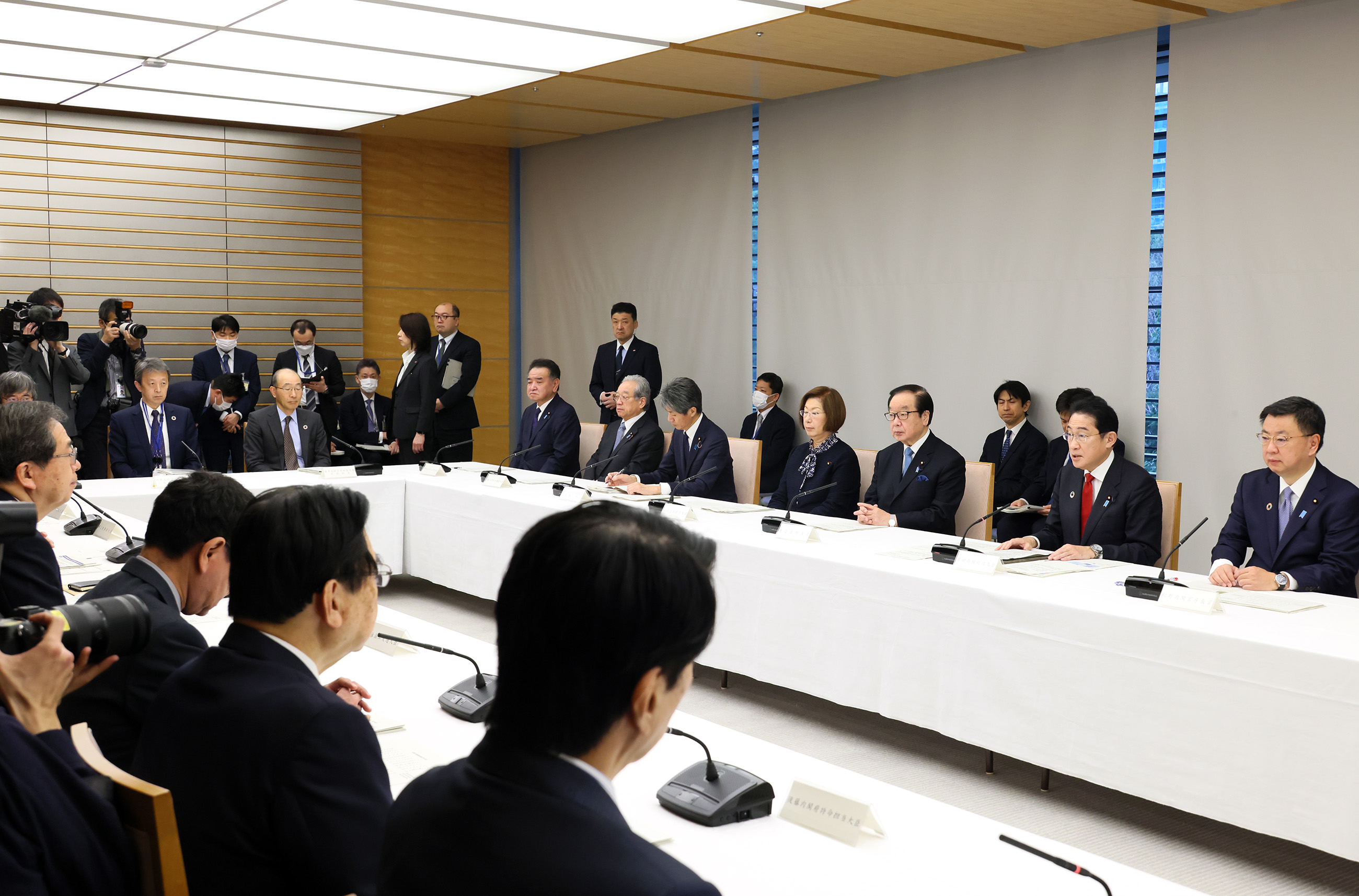 会議のまとめを行う岸田総理３
