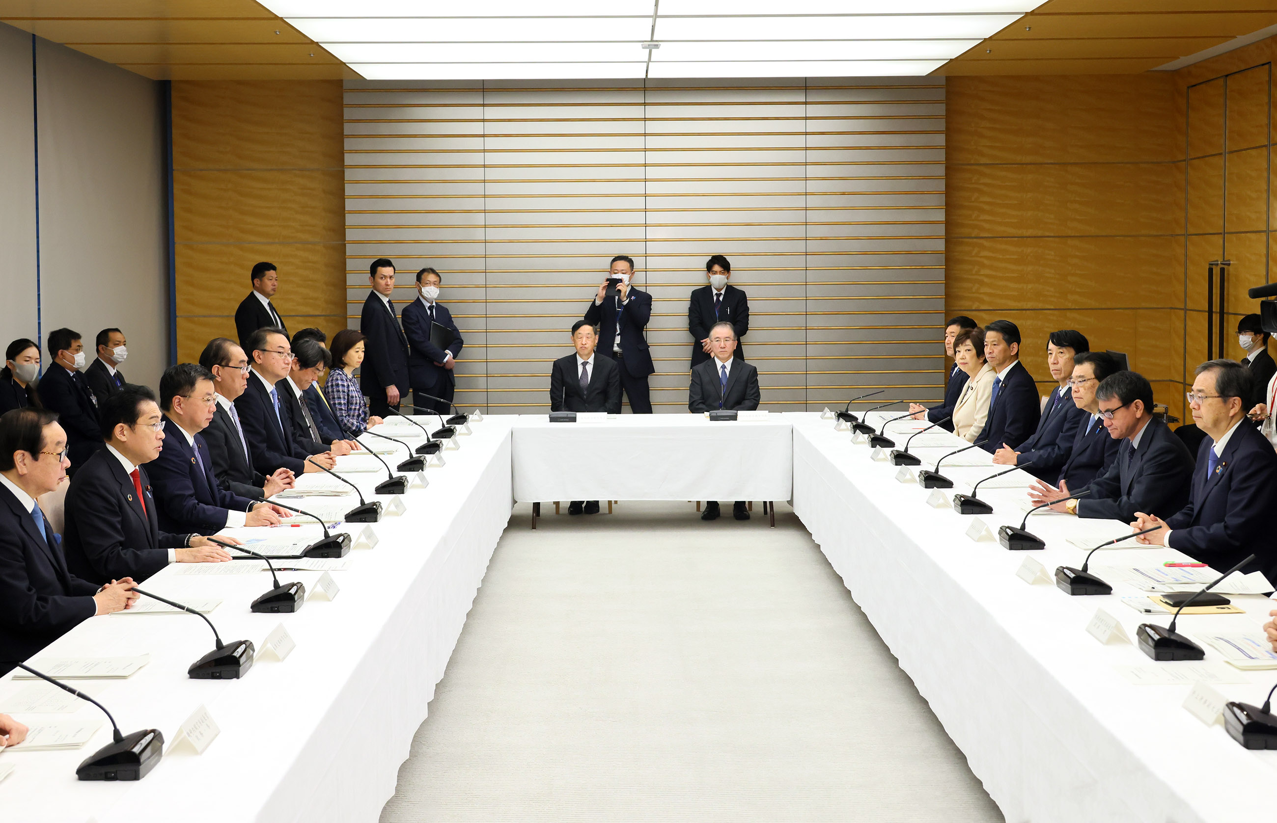 会議のまとめを行う岸田総理４