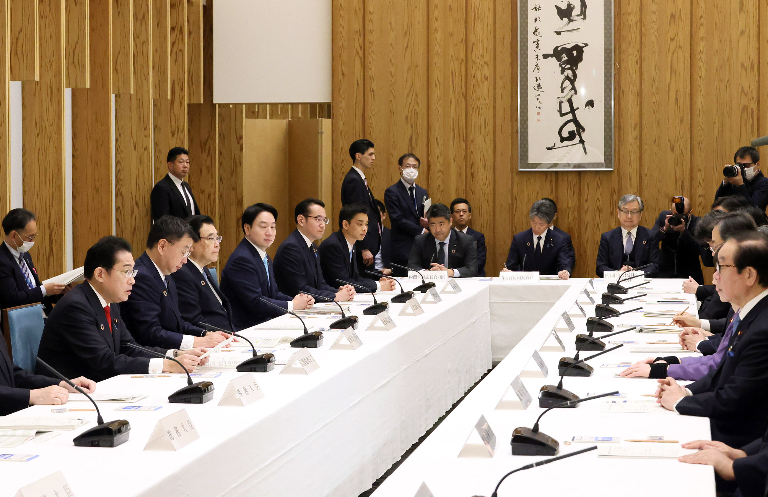 会議のまとめを行う岸田総理２