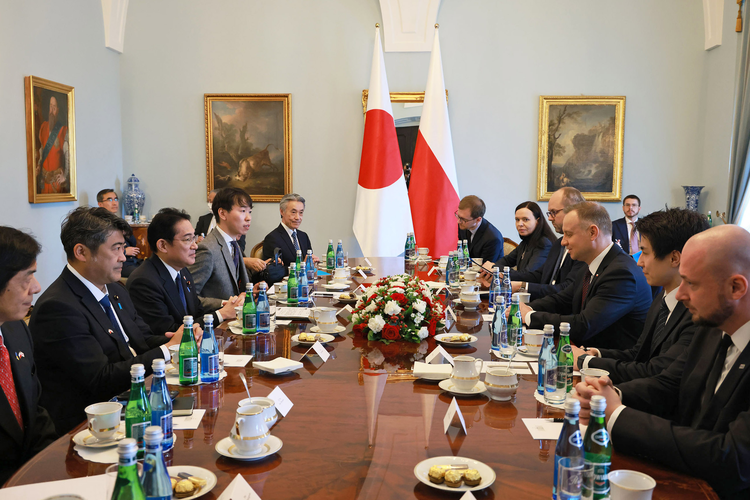 ドゥダ大統領と会談する岸田総理