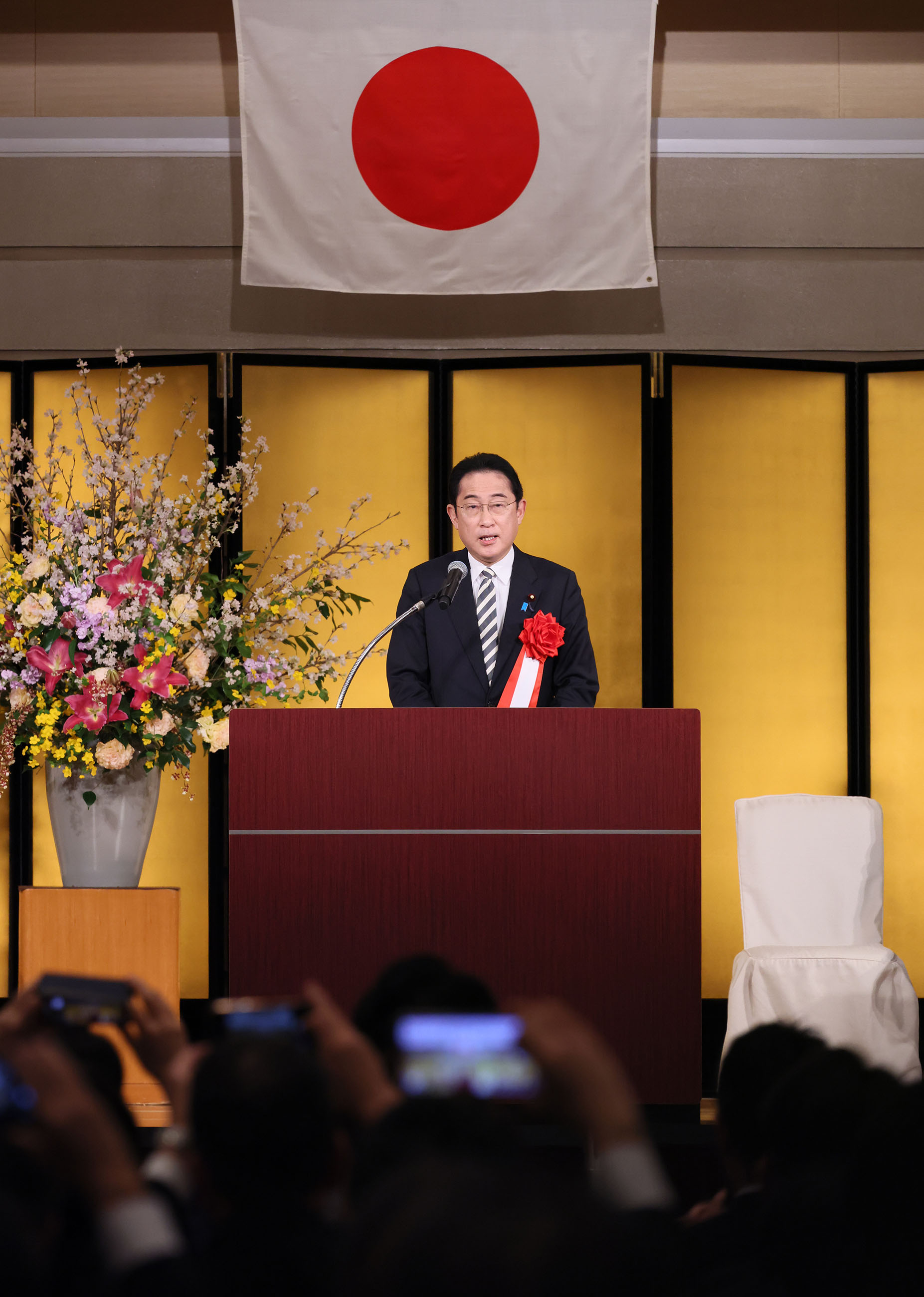 挨拶する岸田総理２