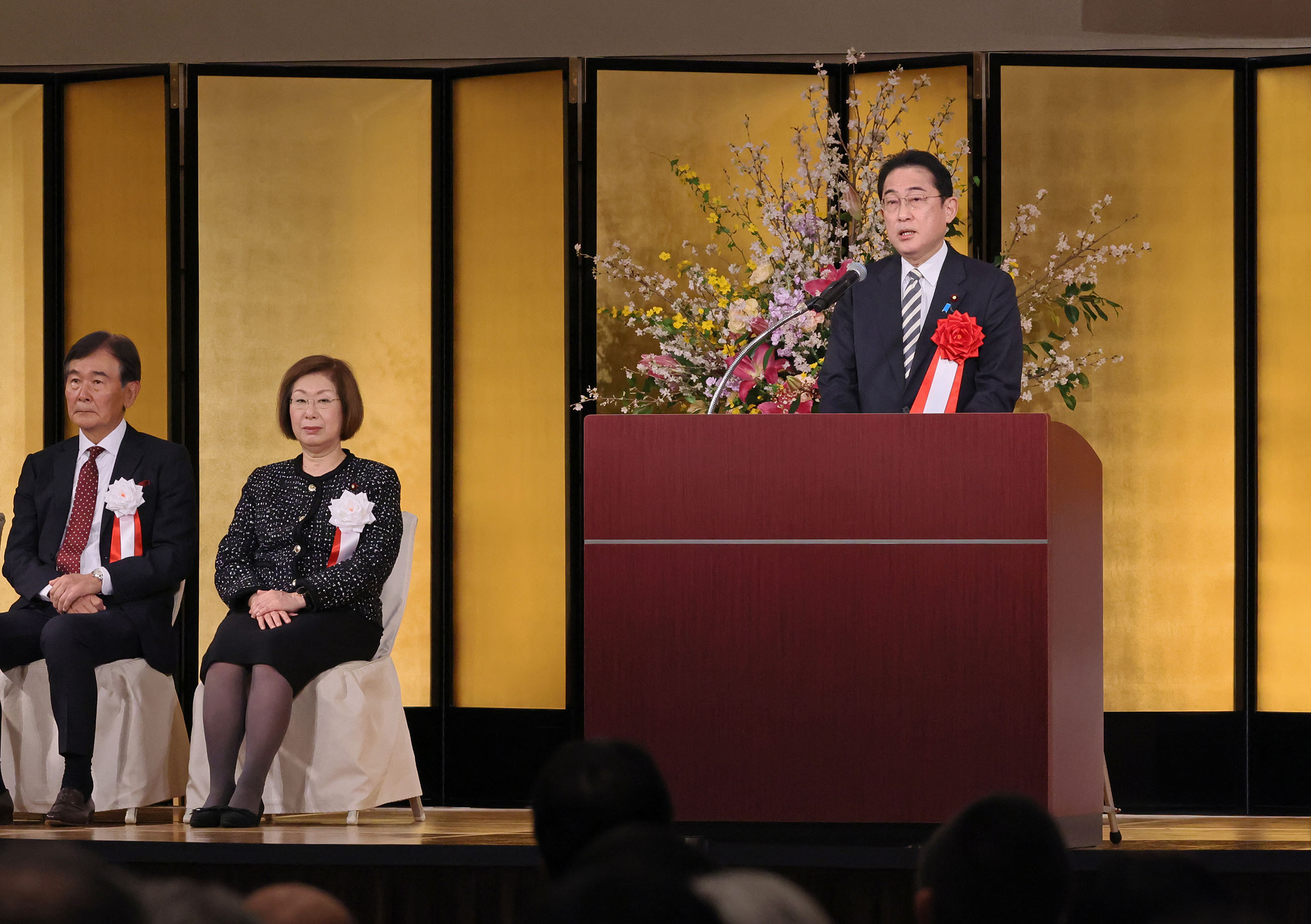 挨拶する岸田総理４