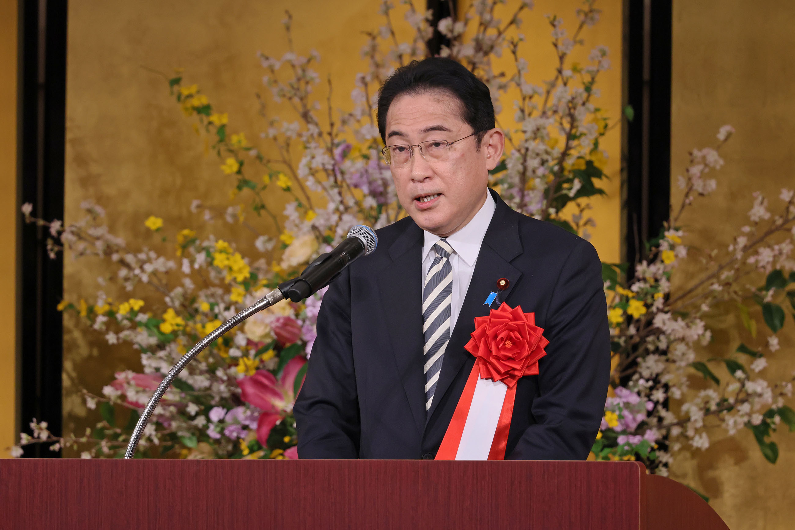 挨拶する岸田総理５