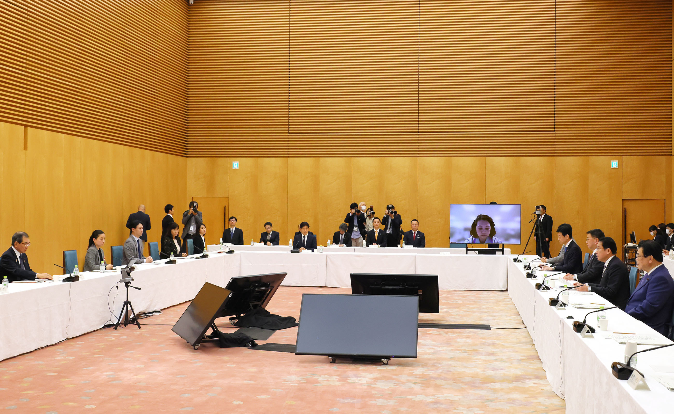 会議のまとめを行う岸田総理３