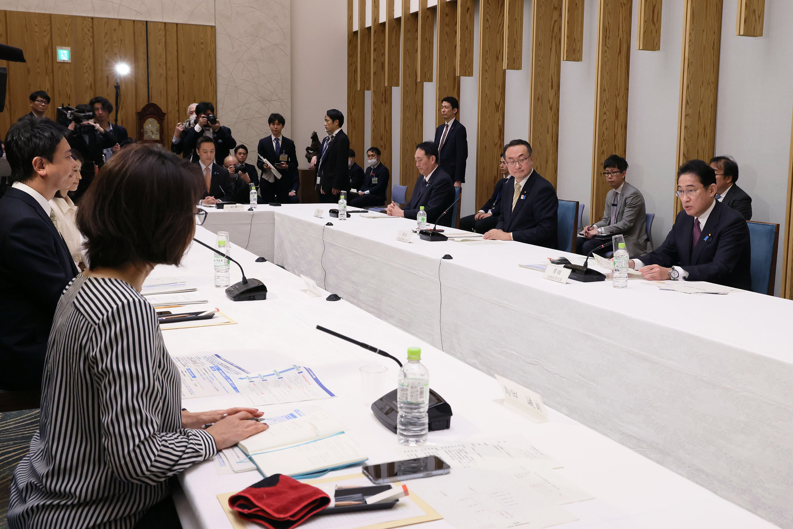 会議のまとめを行う岸田総理３