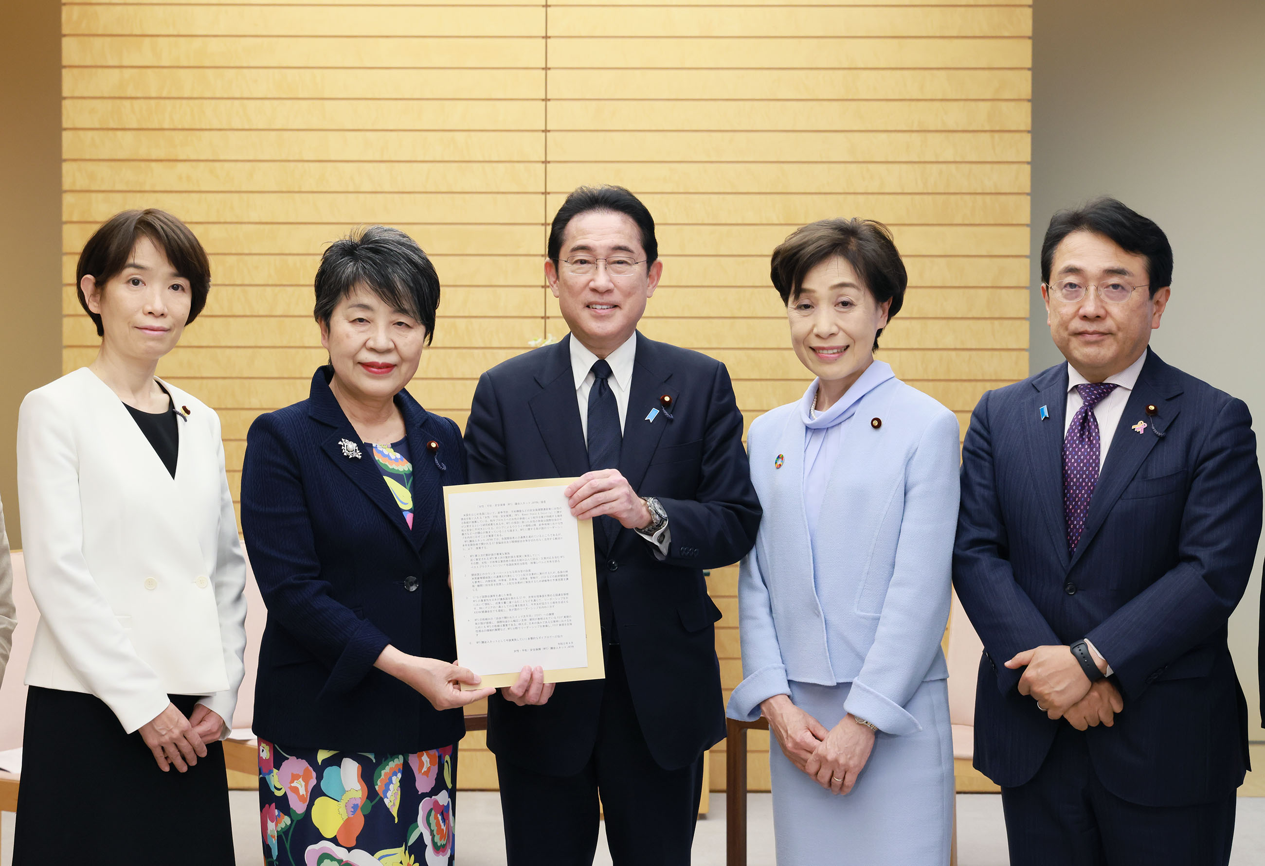 表敬を受ける岸田総理１