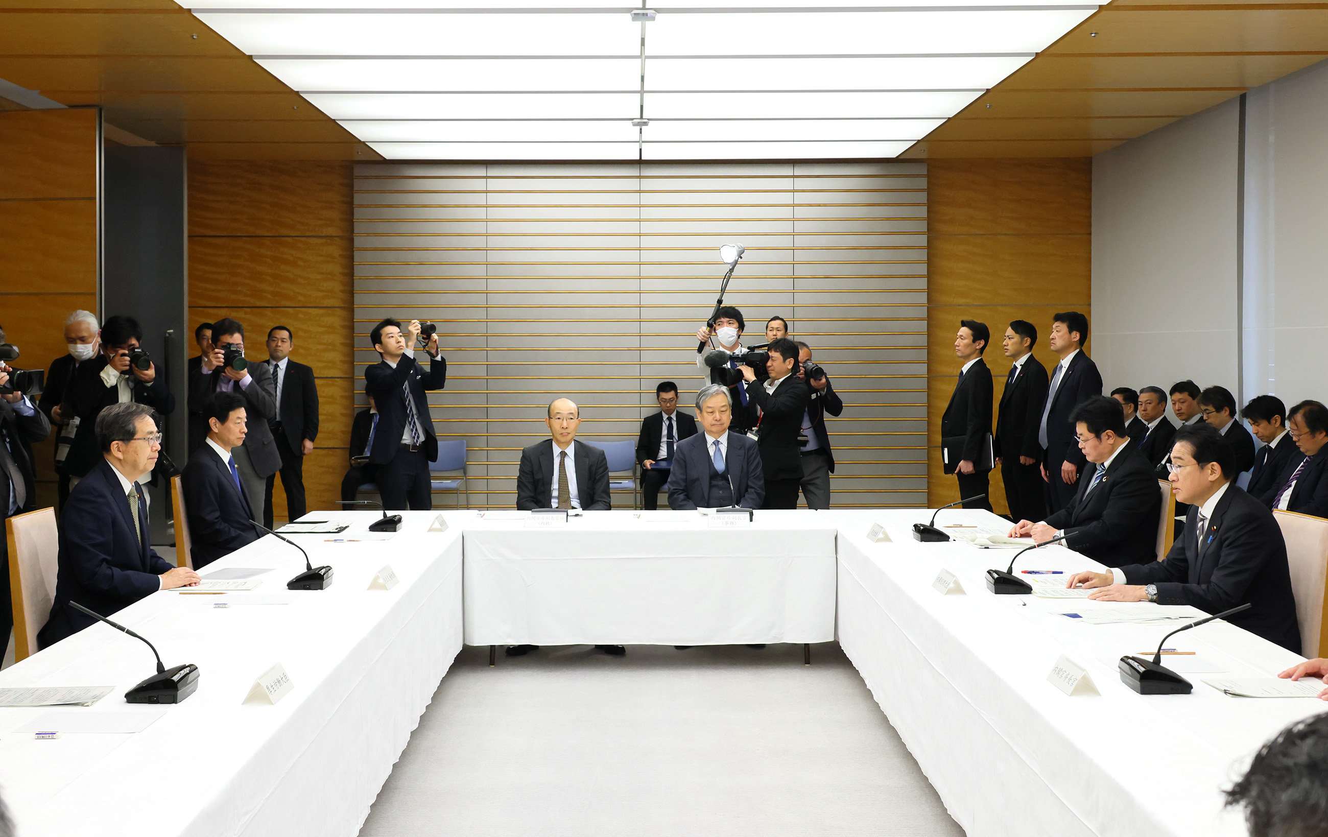 会議のまとめを行う岸田総理２