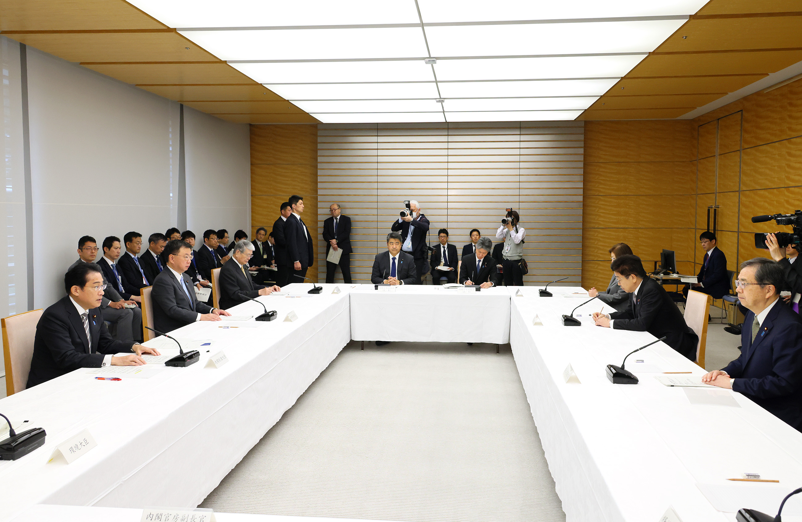 会議のまとめを行う岸田総理３