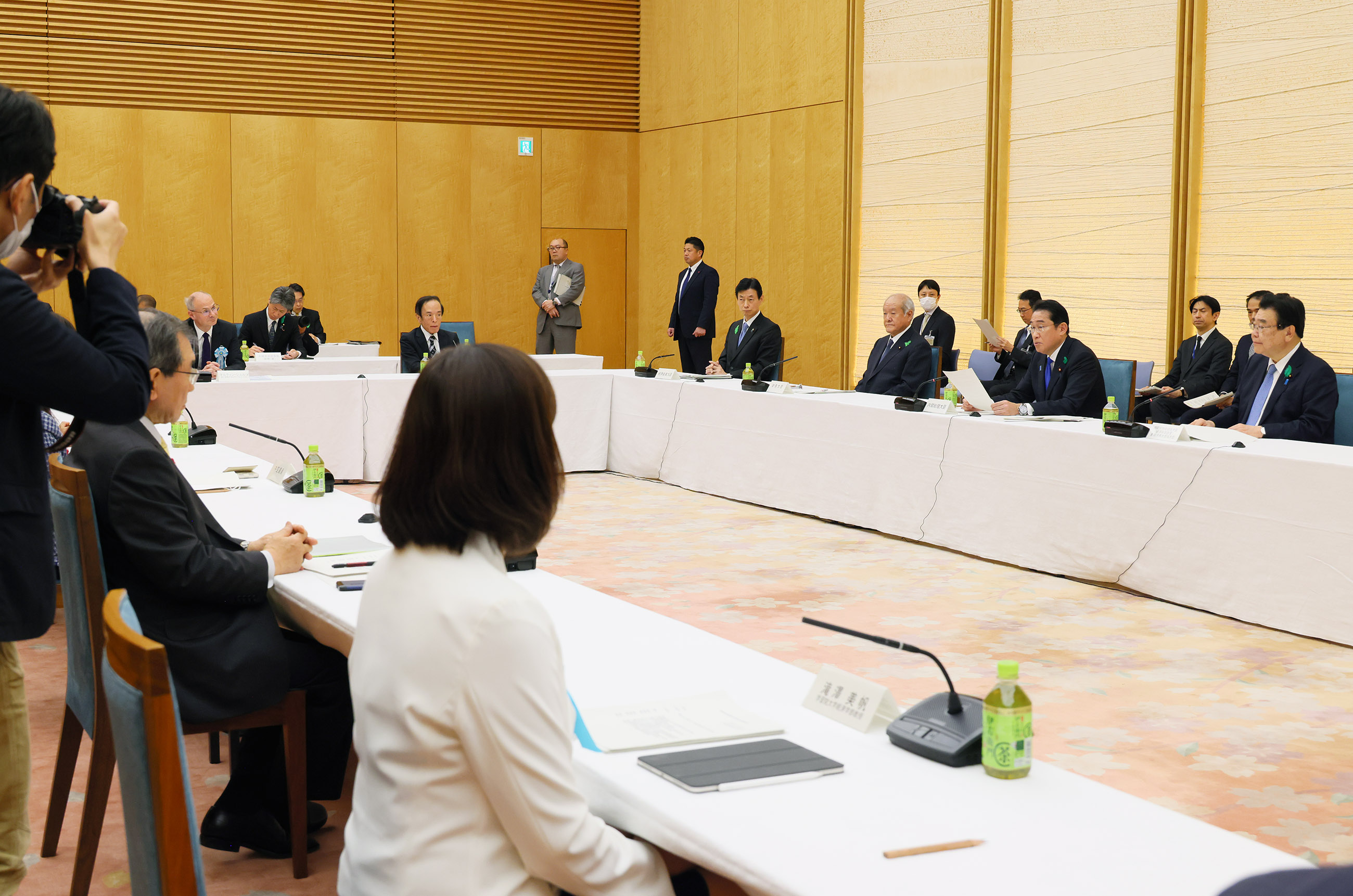 会議のまとめを行う岸田総理２