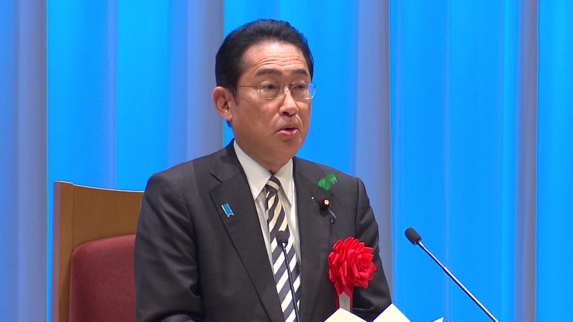 祝辞を述べる岸田総理２
