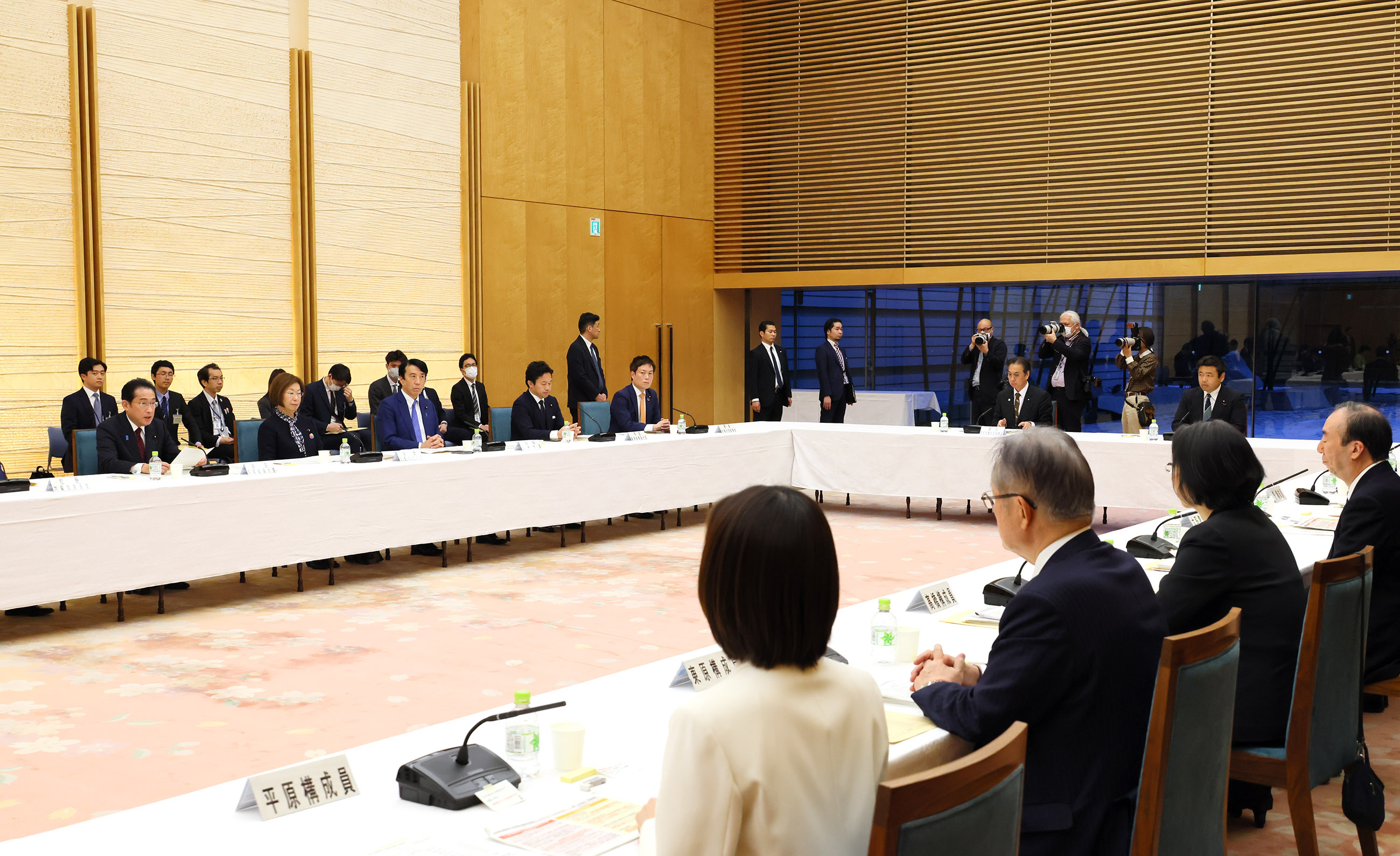 会議のまとめを行う岸田総理３