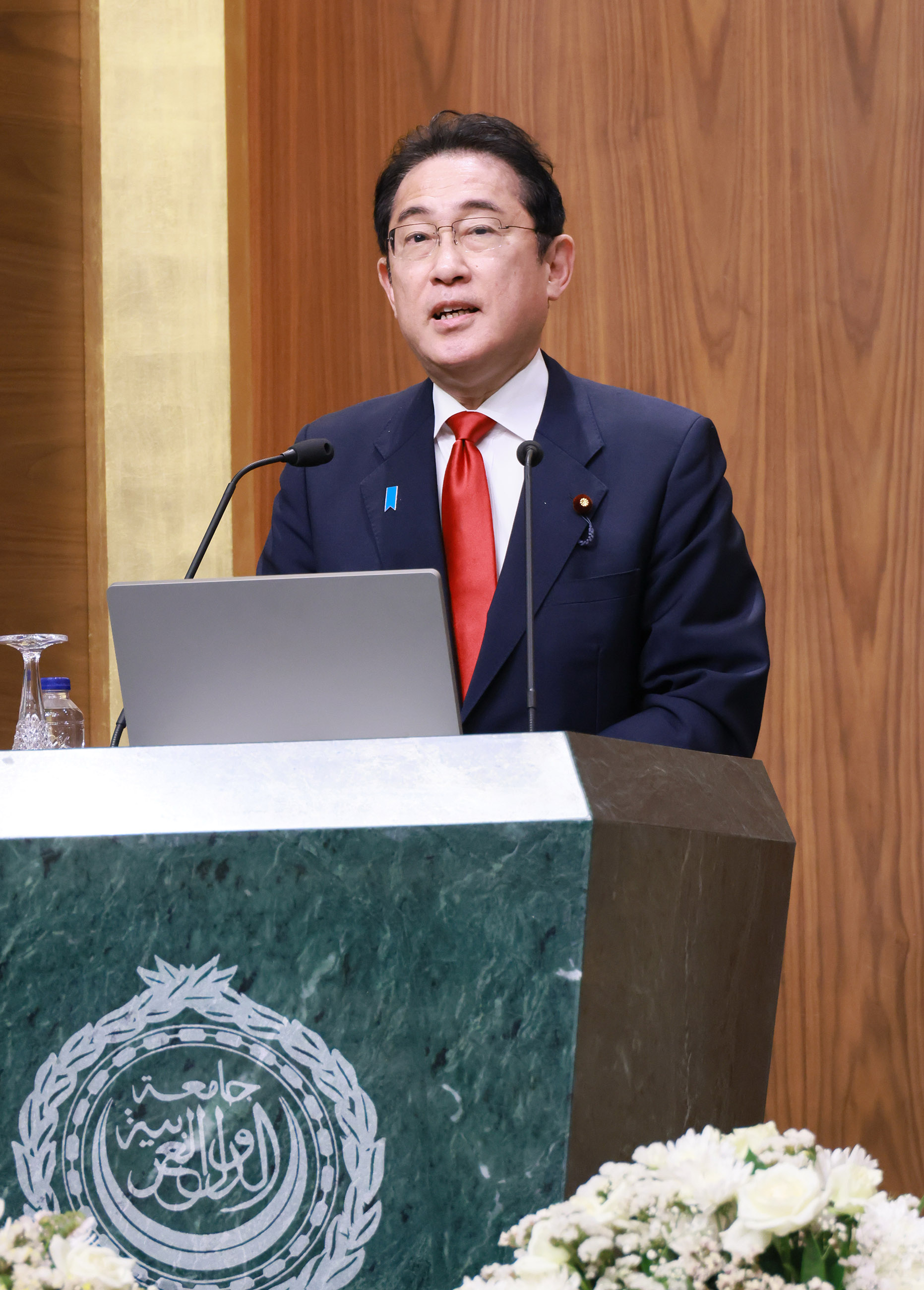 アラブ連盟常駐代表へ挨拶をする岸田総理１