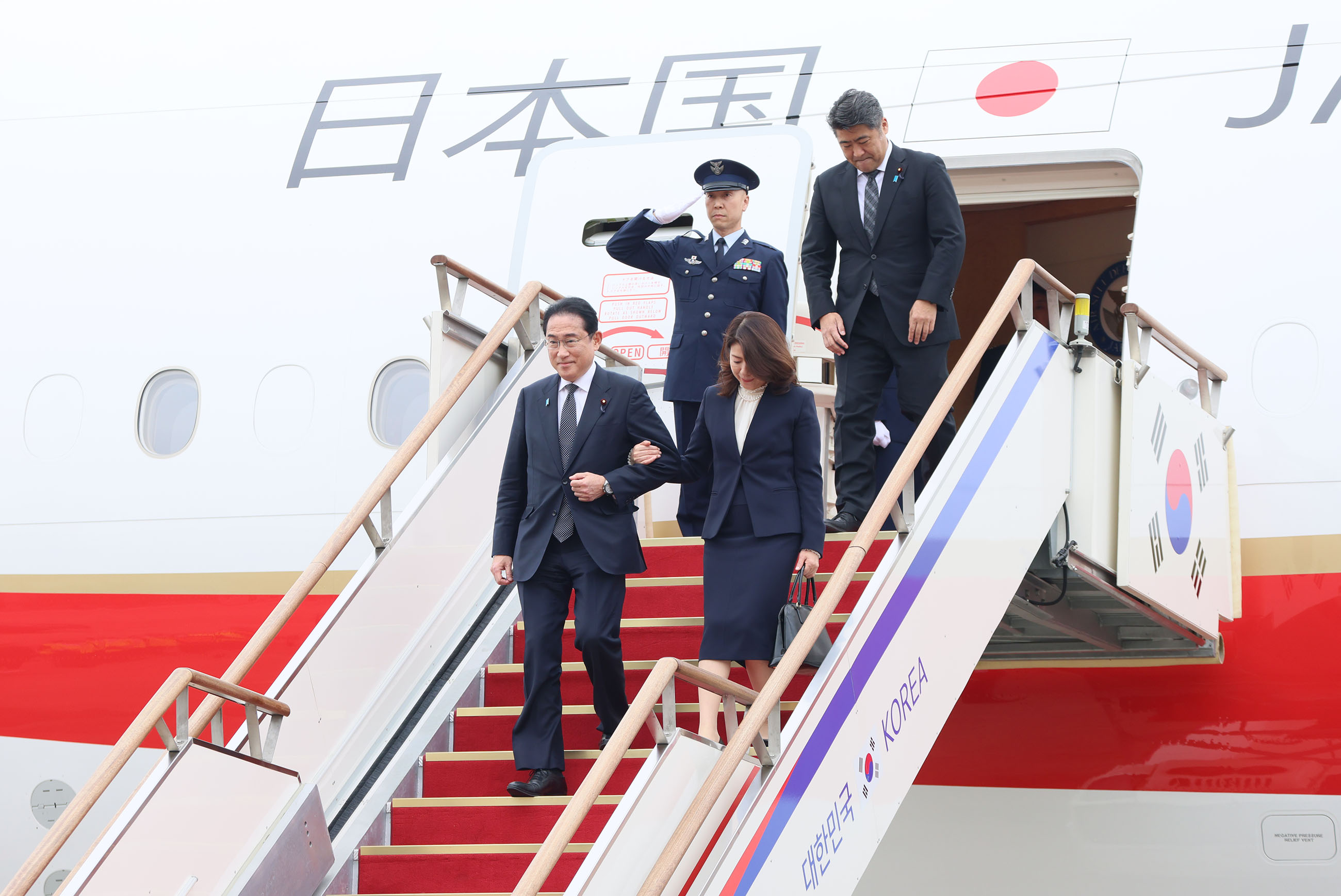 韓国に到着した岸田総理１