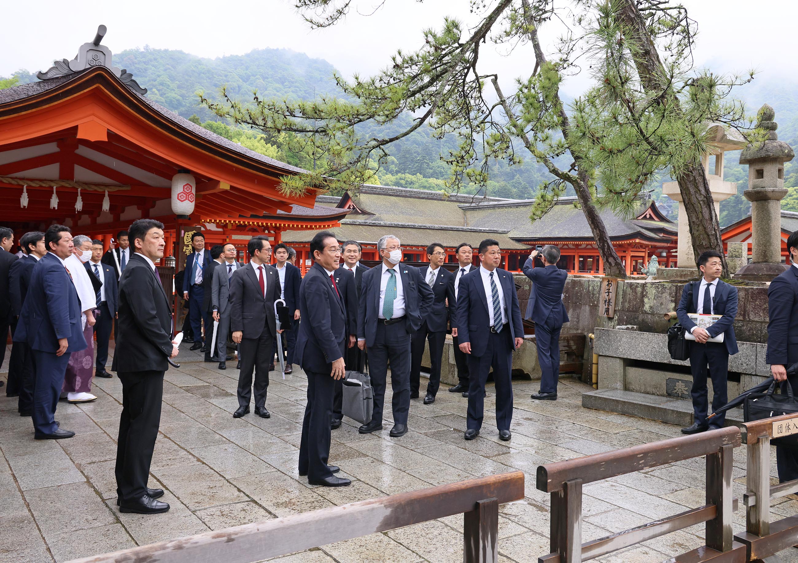 嚴島神社を視察する岸田総理３