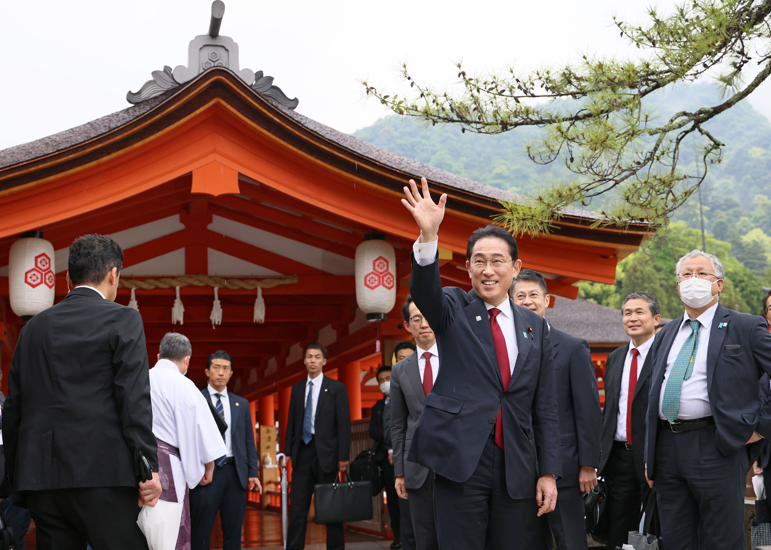 嚴島神社を視察する岸田総理４