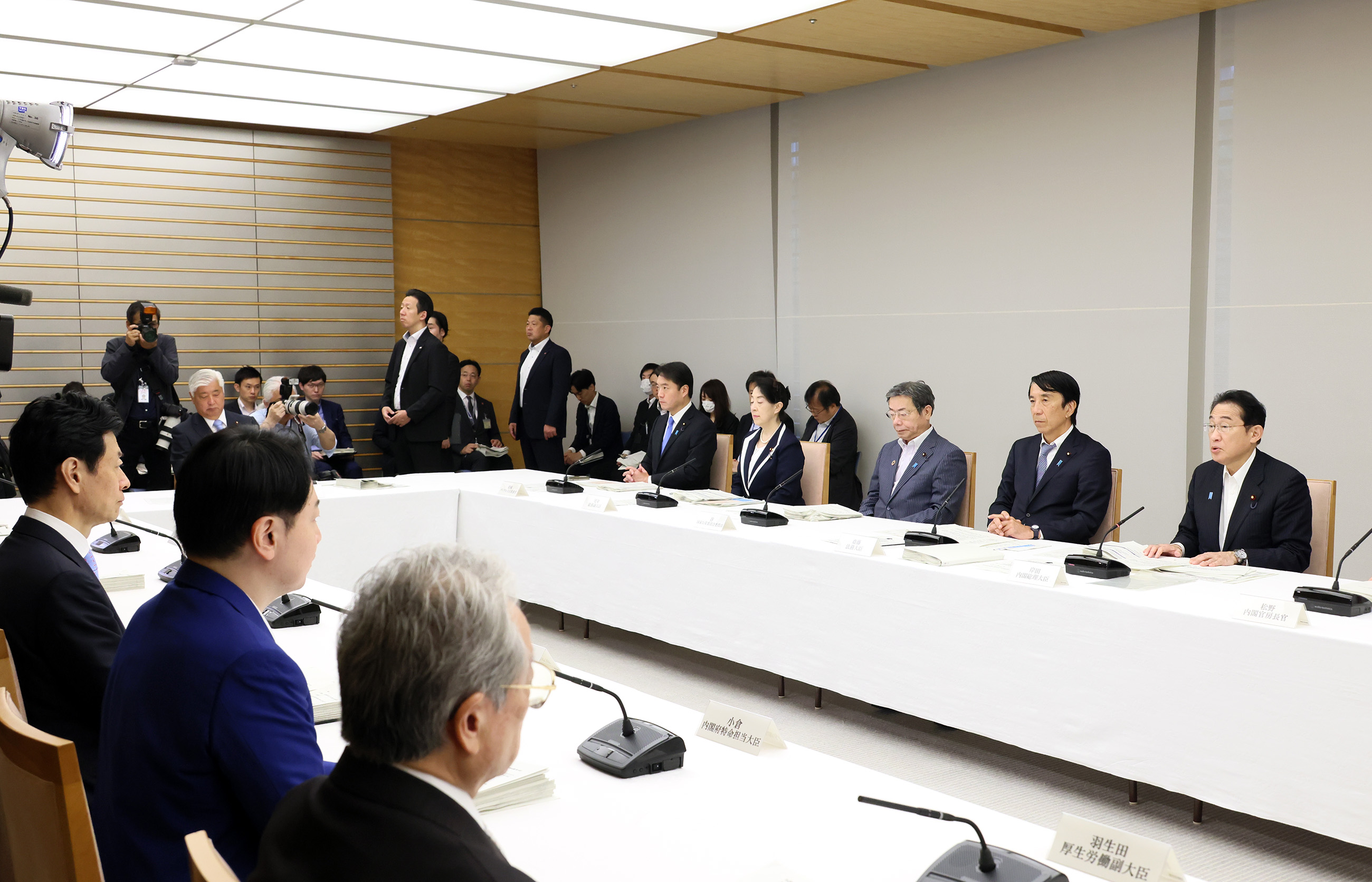 会議のまとめを行う岸田総理３