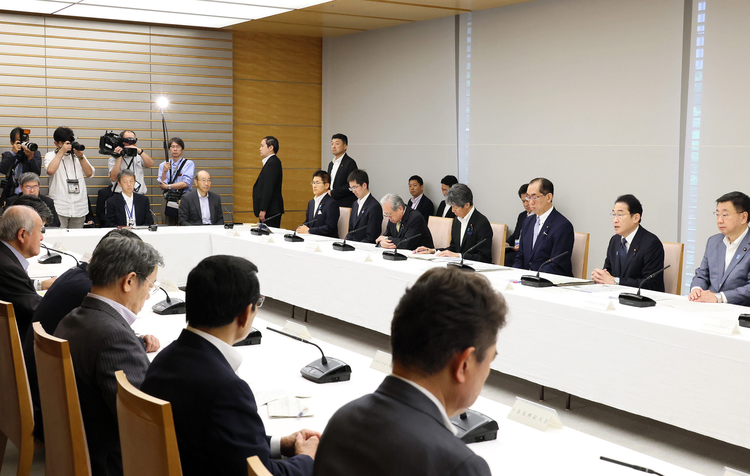 会議のまとめを行う岸田総理２