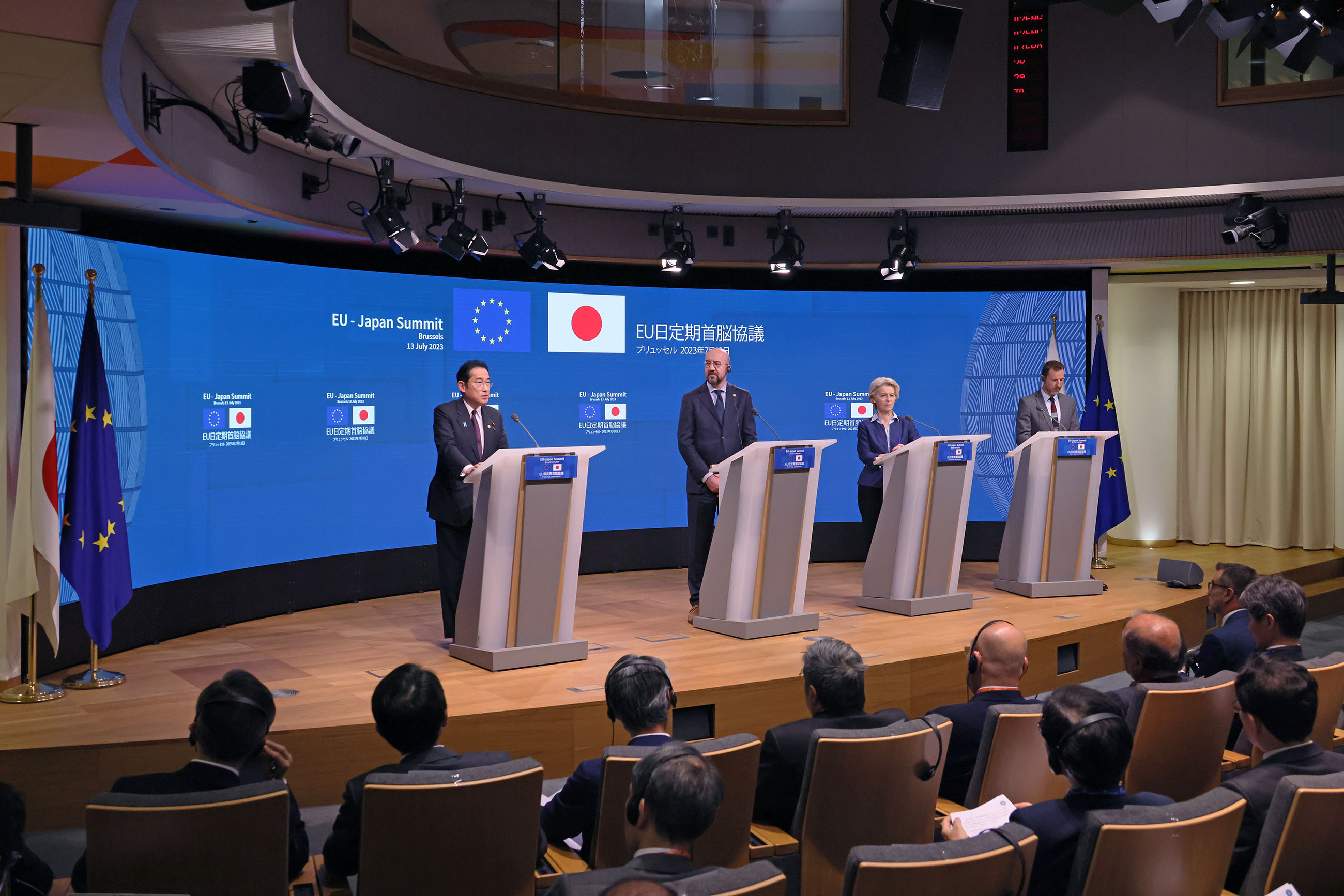 共同記者会見３