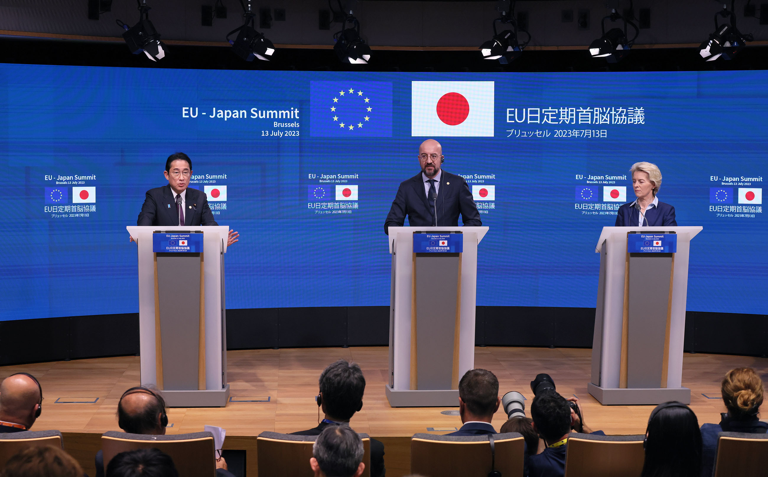 共同記者会見４
