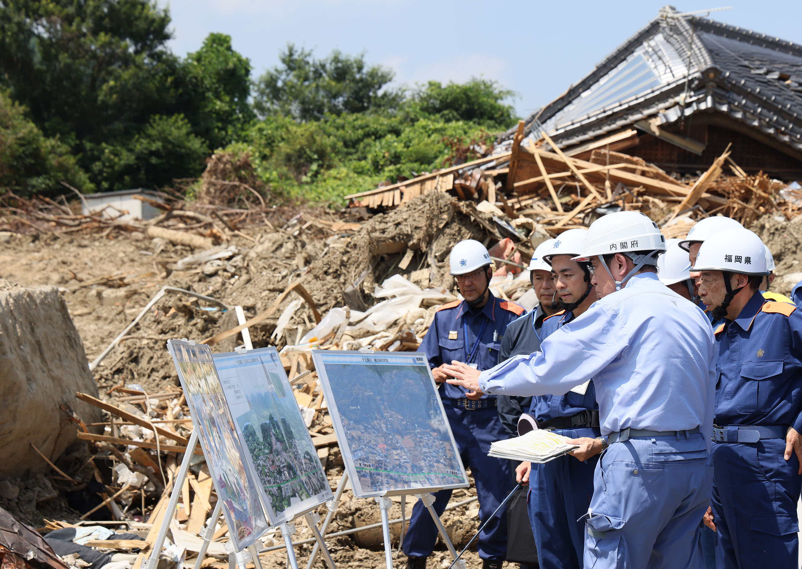 土石流現場を視察する岸田総理２