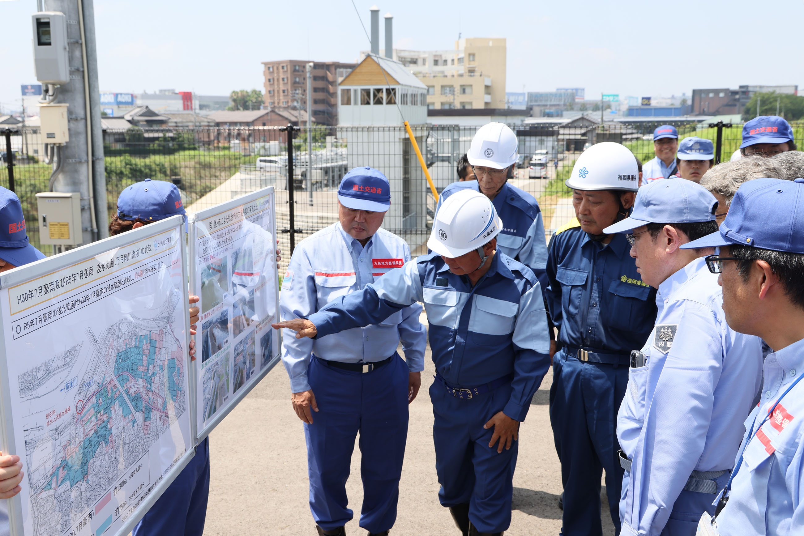 枝光上流排水機場を視察する岸田総理２