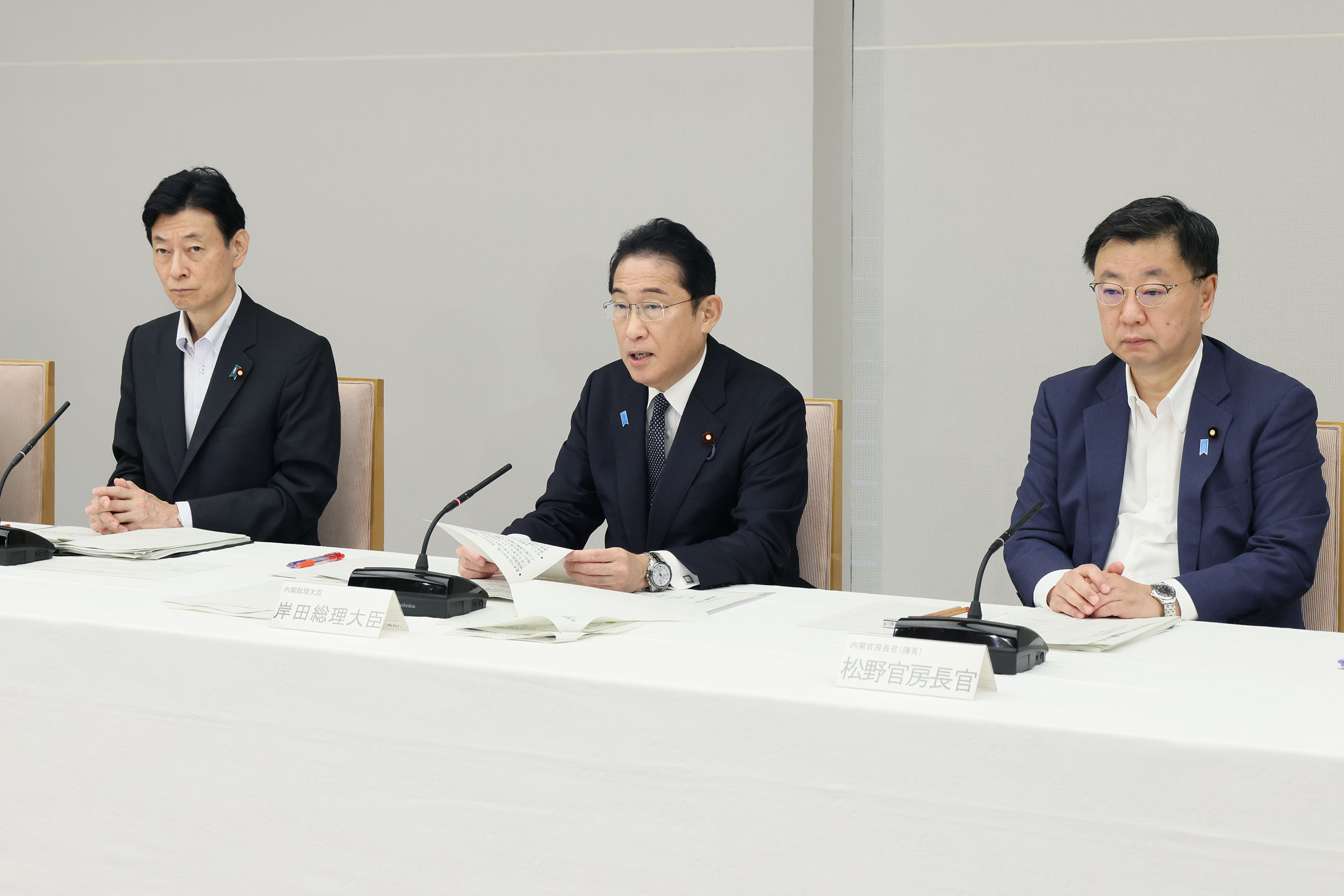 会議のまとめを行う岸田総理１