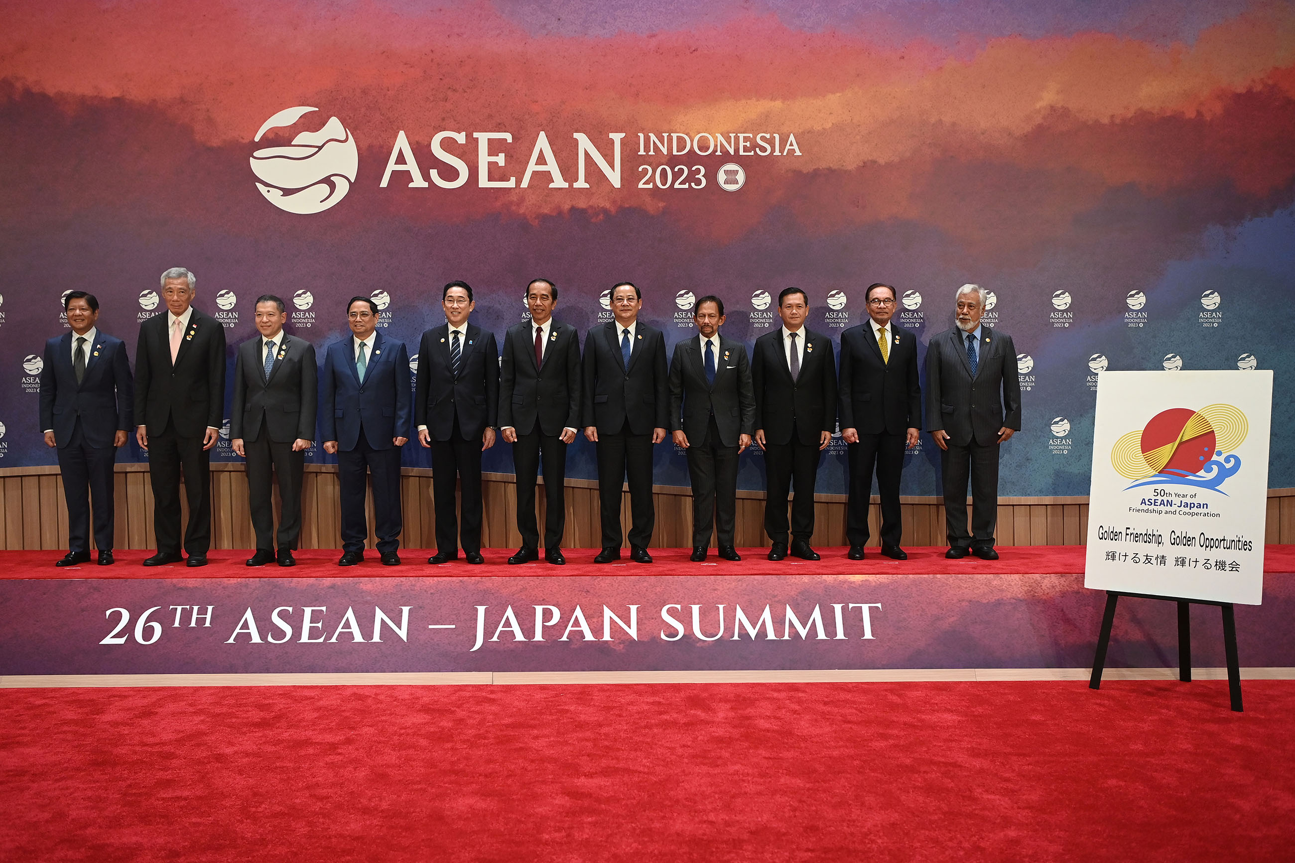 ＡＳＥＡＮ首脳との写真撮影１（提供元：ＡＳＥＡＮ Indonesia）