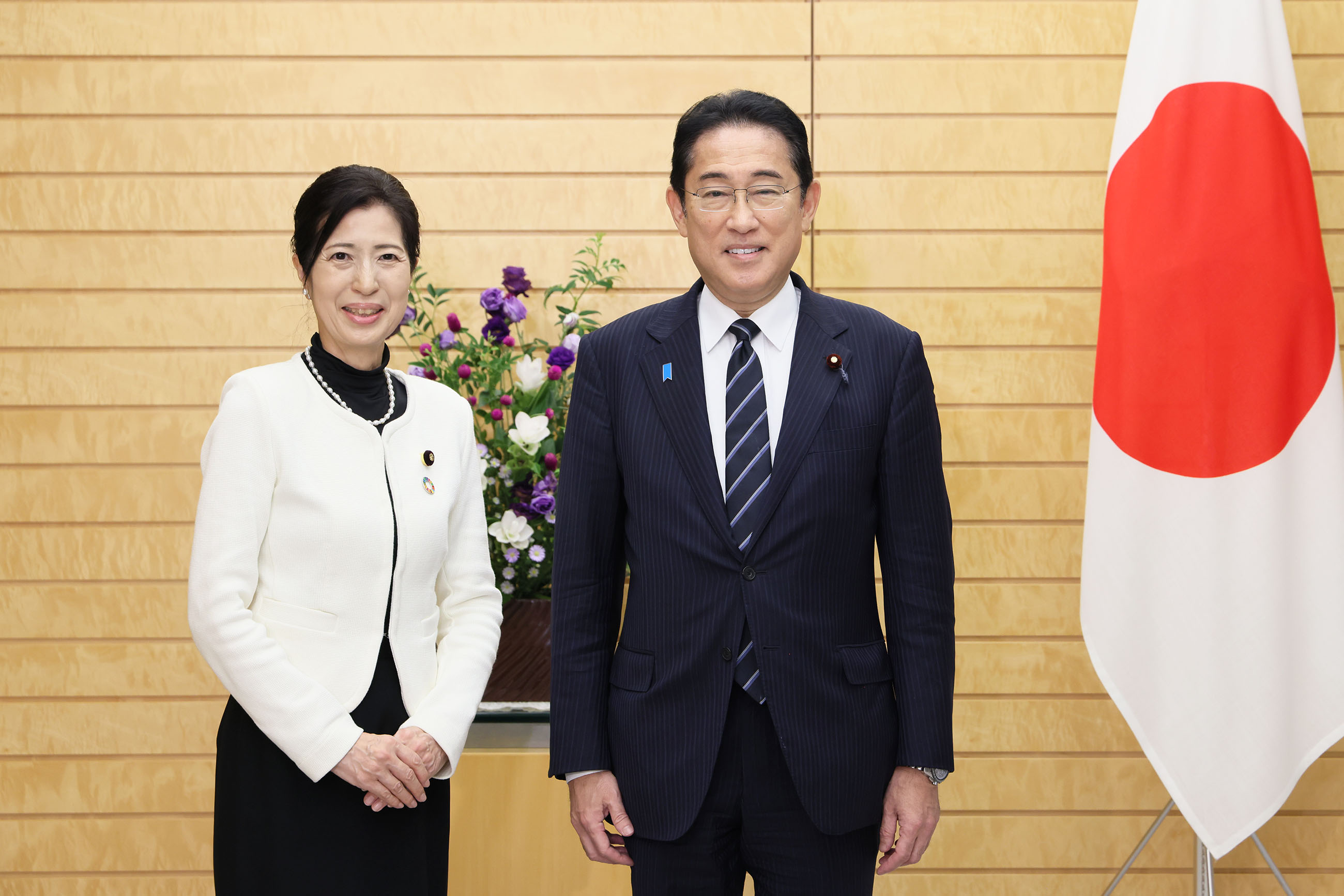 岸田総理及び内閣総理大臣補佐官の記念撮影２
