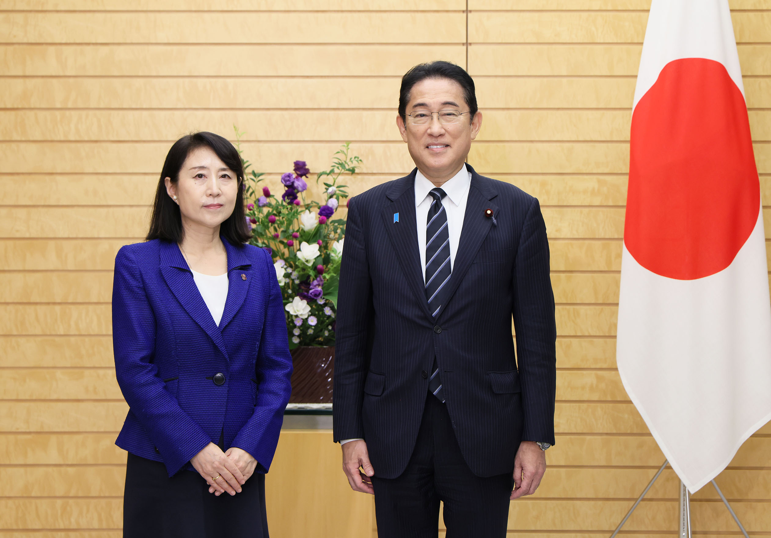 岸田総理及び内閣総理大臣補佐官の記念撮影３