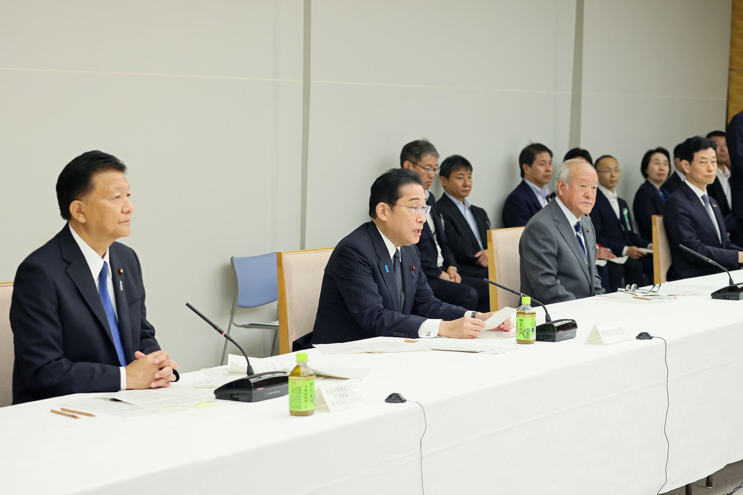 会議のまとめを行う岸田総理４