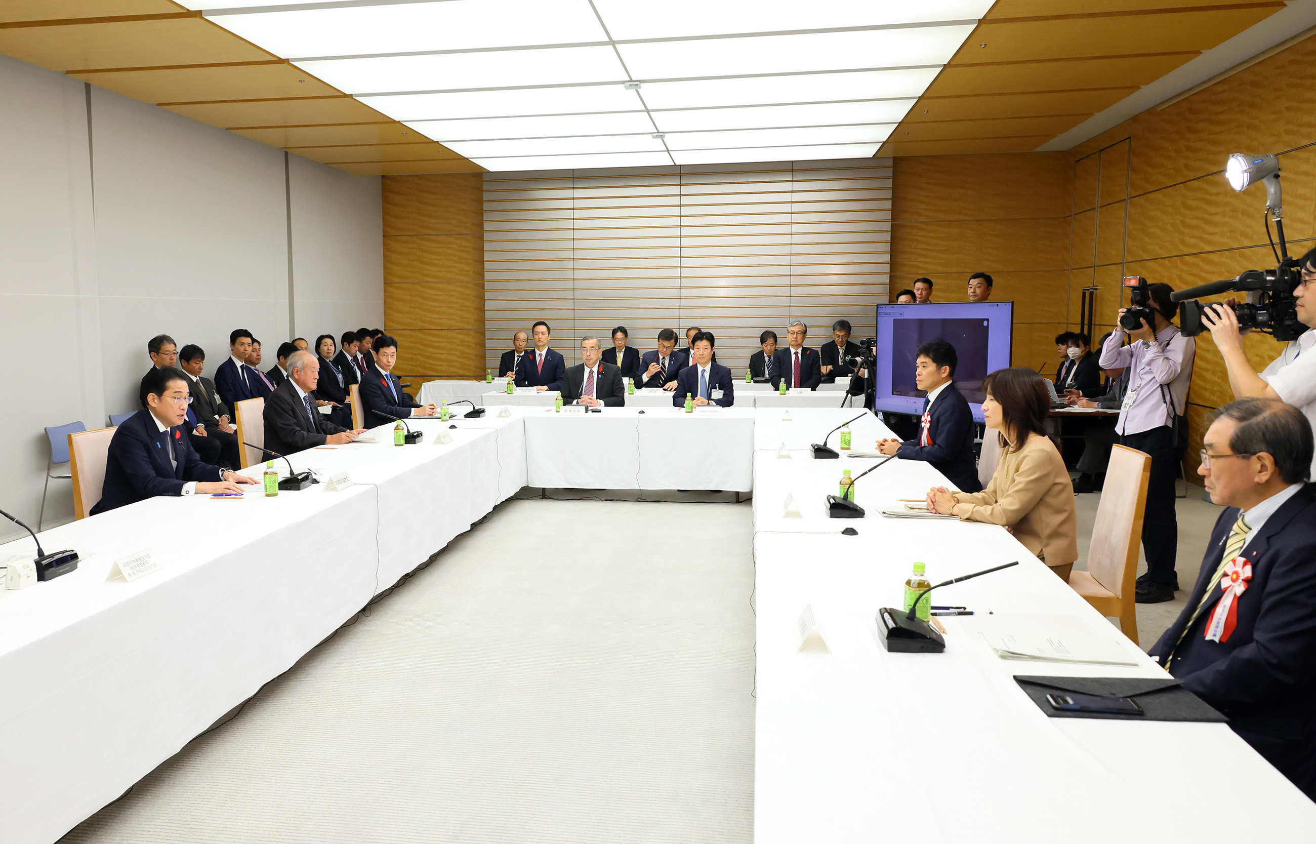 会議のまとめを行う岸田総理３