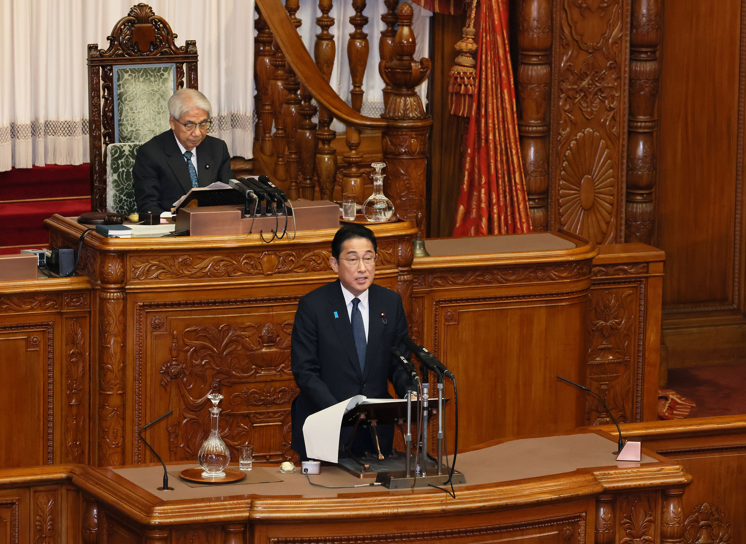 参議院本会議で所信表明演説を行う岸田総理５