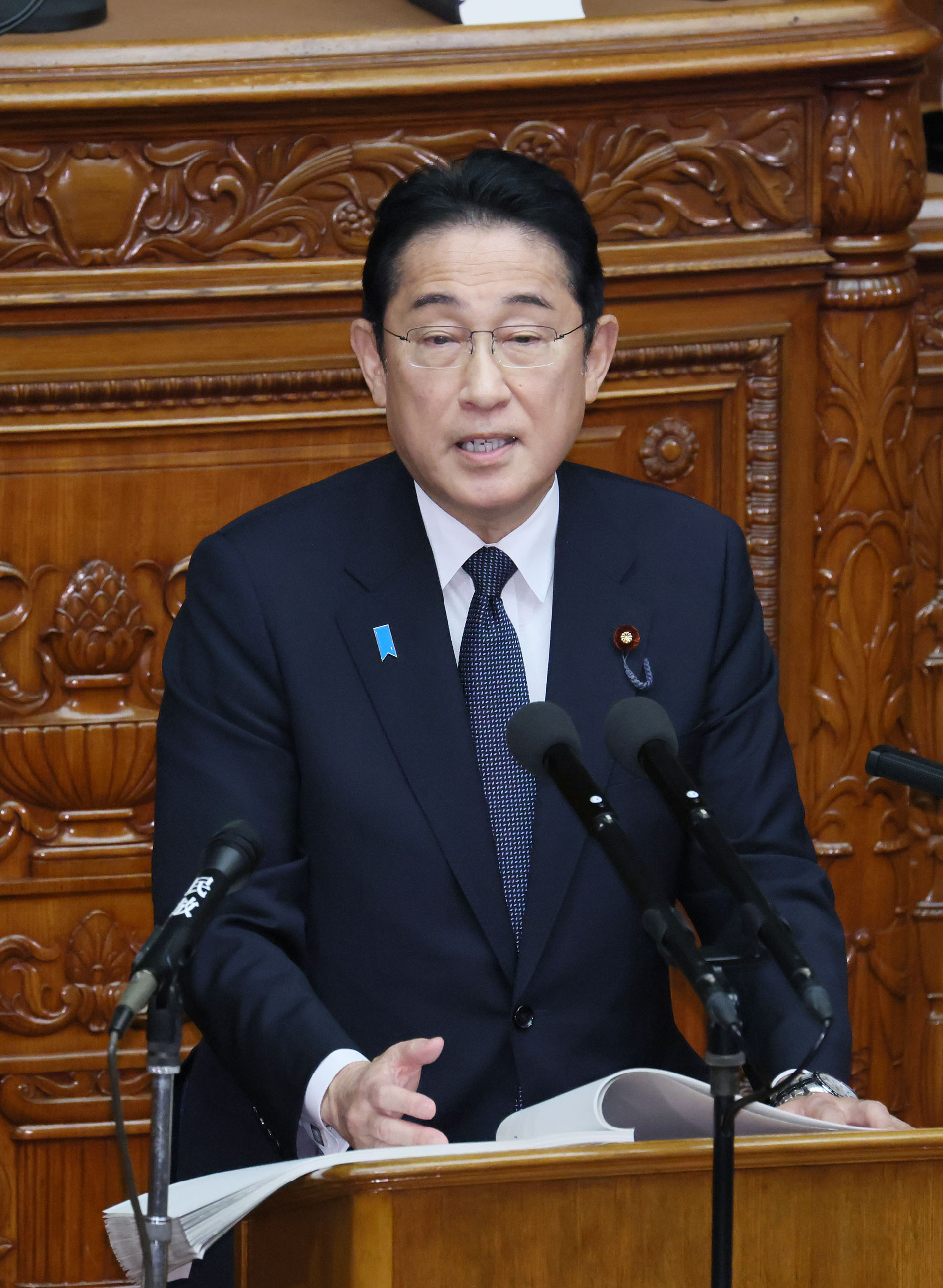 衆議院本会議で所信表明演説を行う岸田総理３