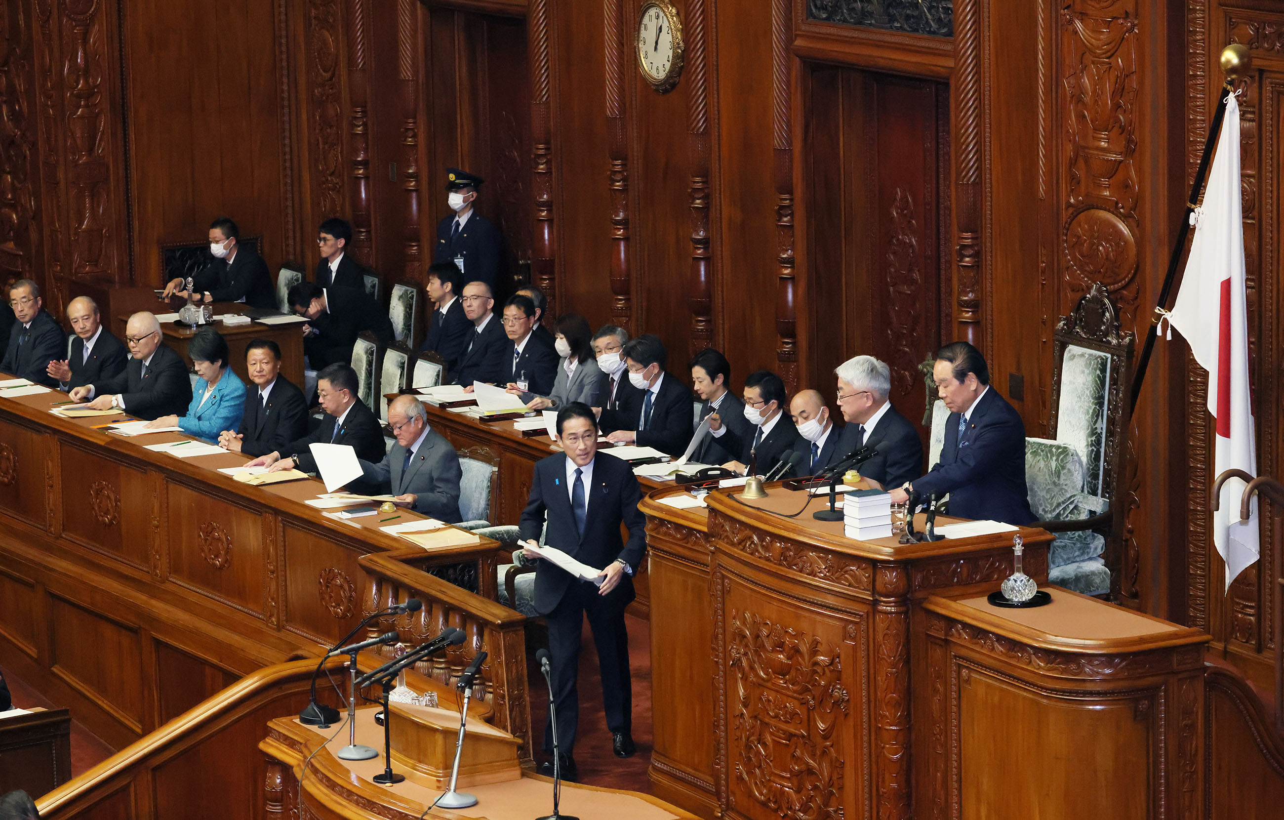 衆議院本会議で所信表明演説を行う岸田総理２