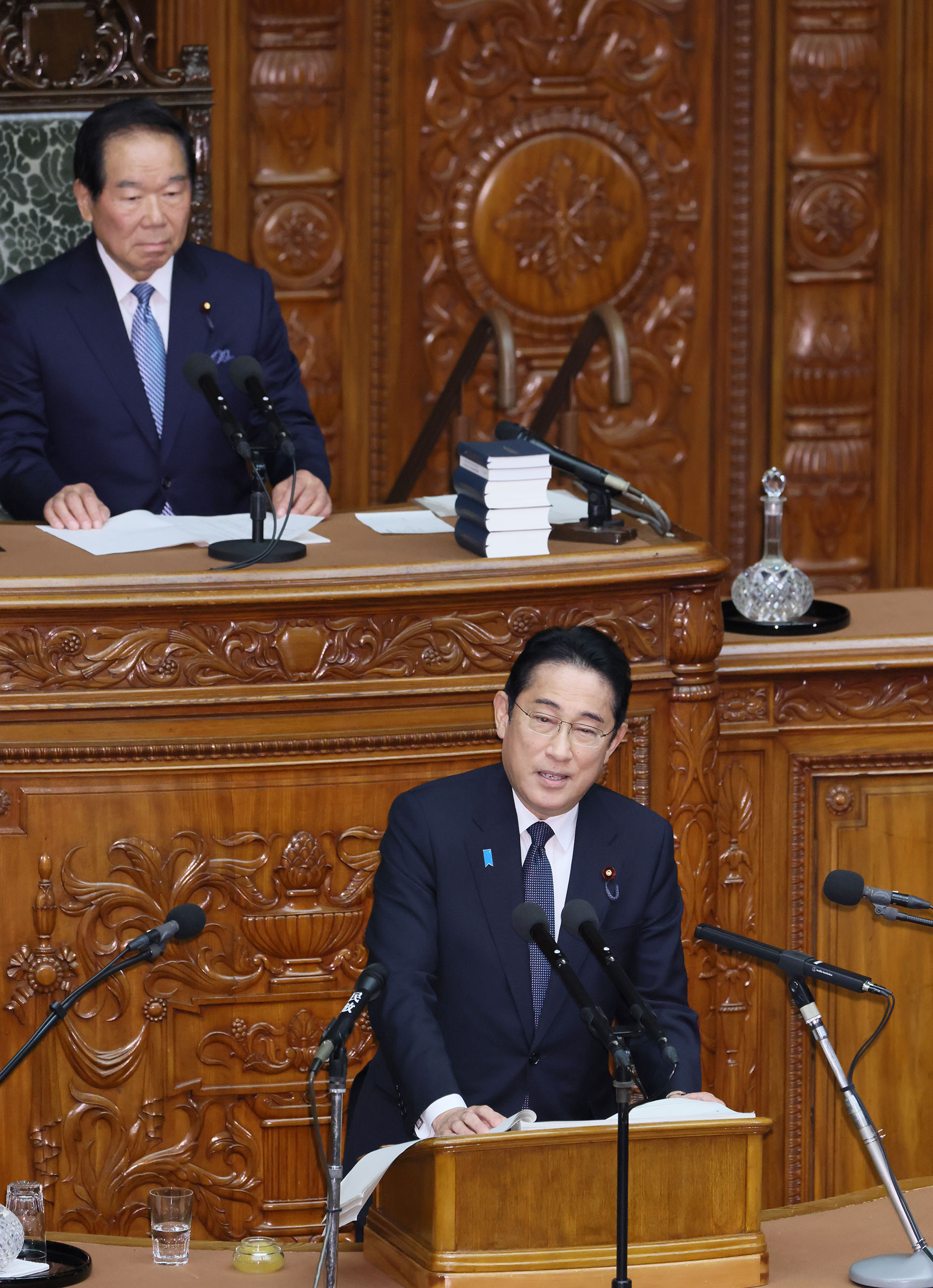 衆議院本会議で所信表明演説を行う岸田総理４