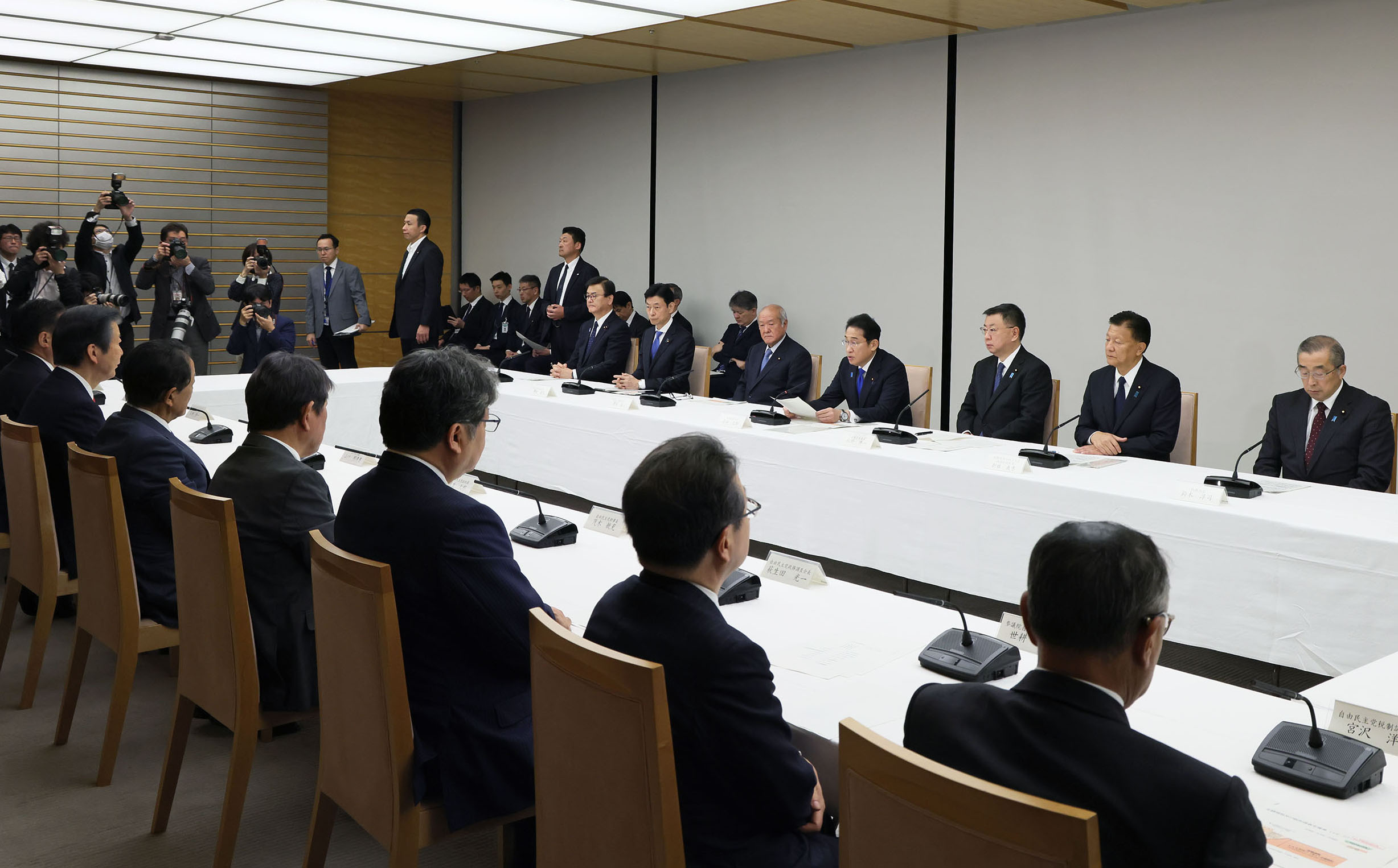 会議のまとめを行う岸田総理２