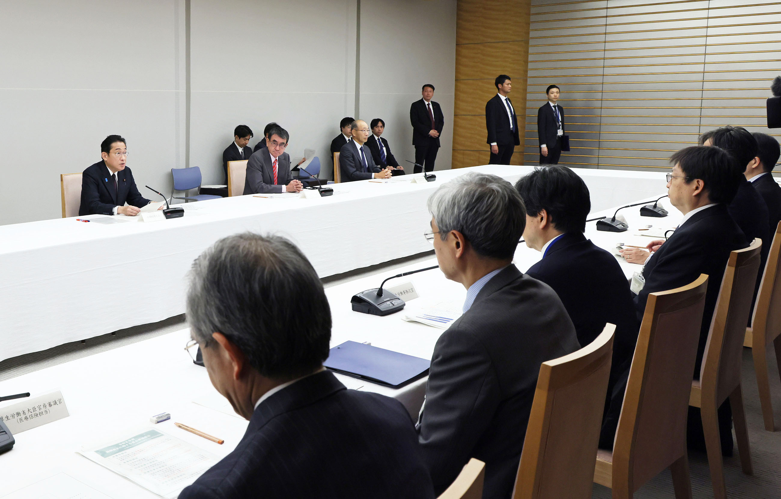 会議のまとめを行う岸田総理２